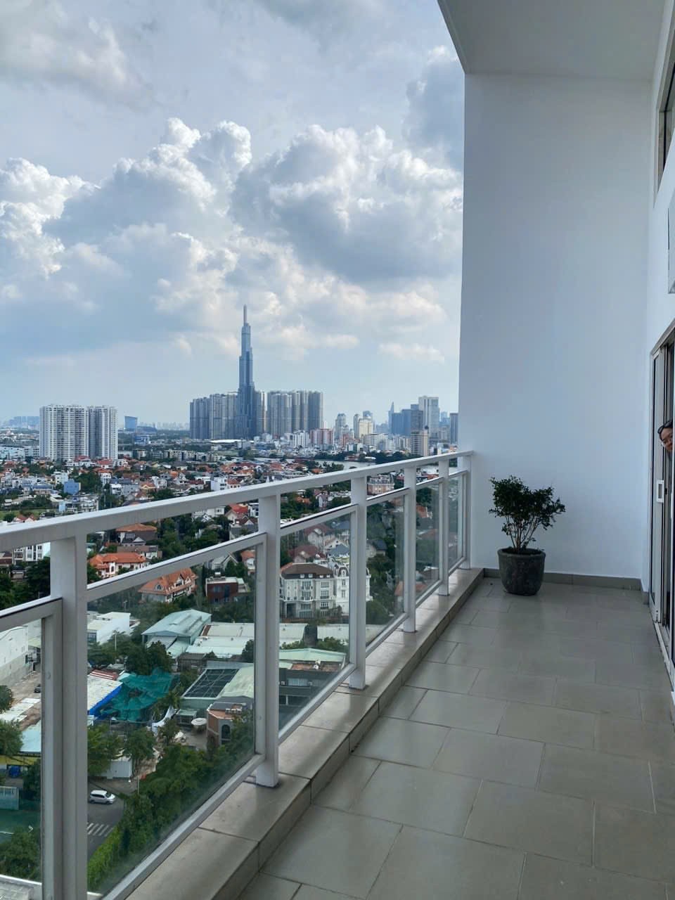 Cho thuê Căn hộ chung cư Quận 2, Hồ Chí Minh, Diện tích 330m², Giá Thương lượng 16