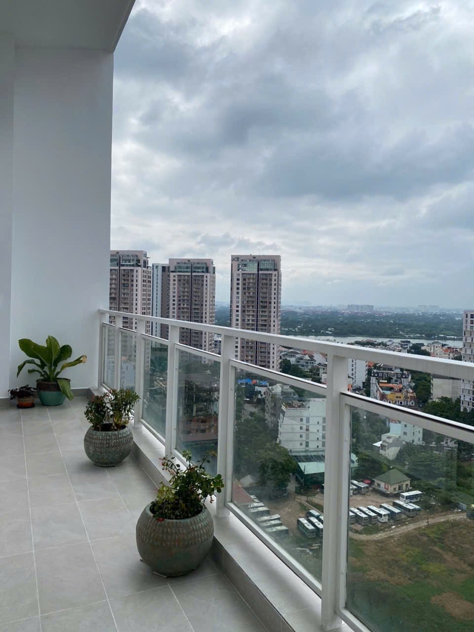 Cho thuê Căn hộ chung cư Quận 2, Hồ Chí Minh, Diện tích 330m², Giá Thương lượng 9