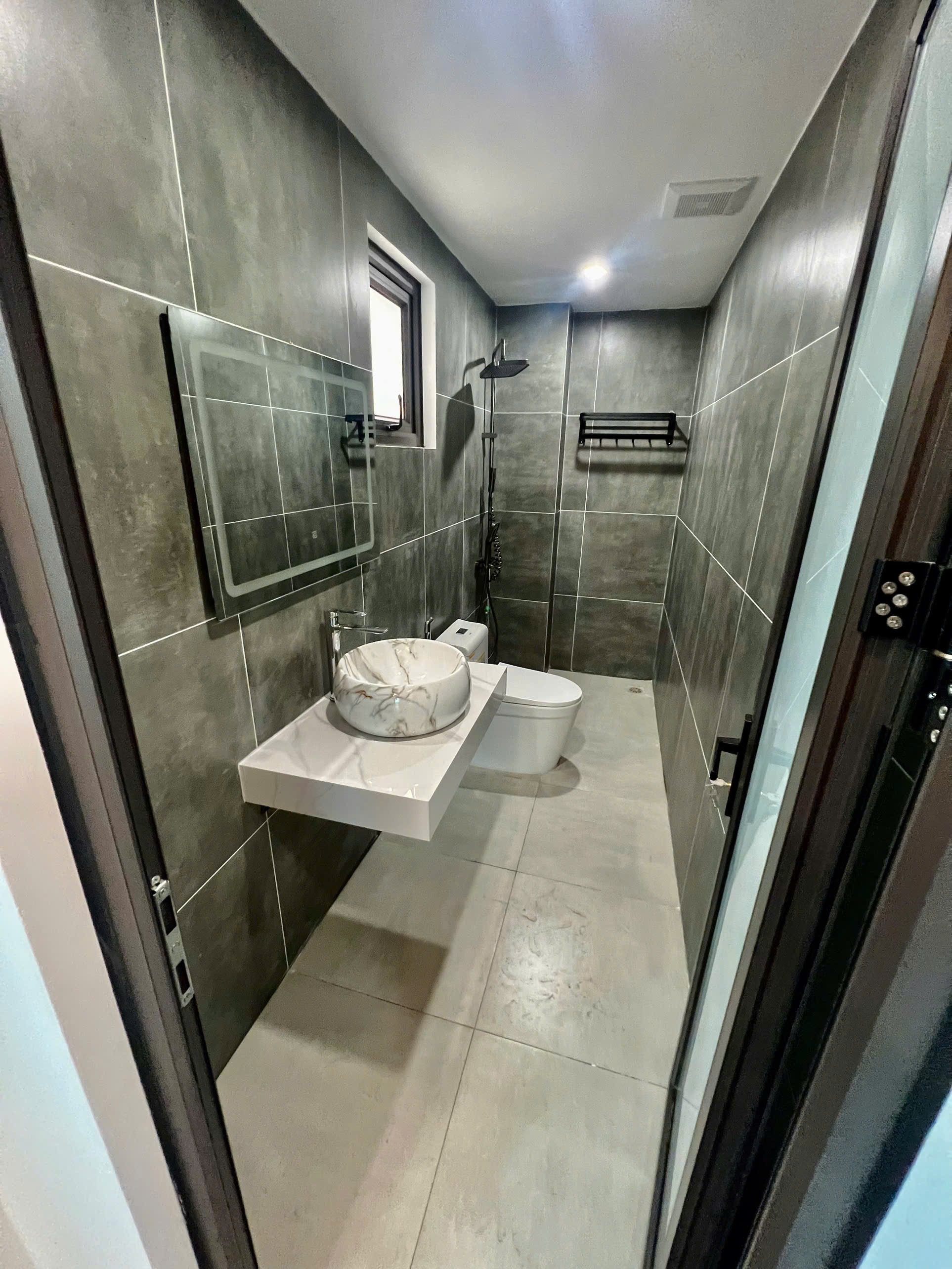 NHÀ MỚI- ĐẸP Ở LUÔN FULL NỘI THẤT Bát Khối- Long Biên 50m2 X 6 Tầng mặt tiền 4.5m,8.95 tỷ. 5