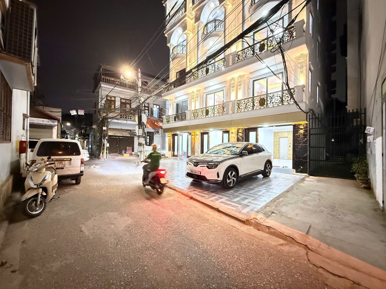 Bán nhà ngõ Tư Đình, Long Biên. 42m2 x 6 tầng, 4PN, 12.6 tỷ. Sổ đỏ chính chủ. LH: 0937632289 2