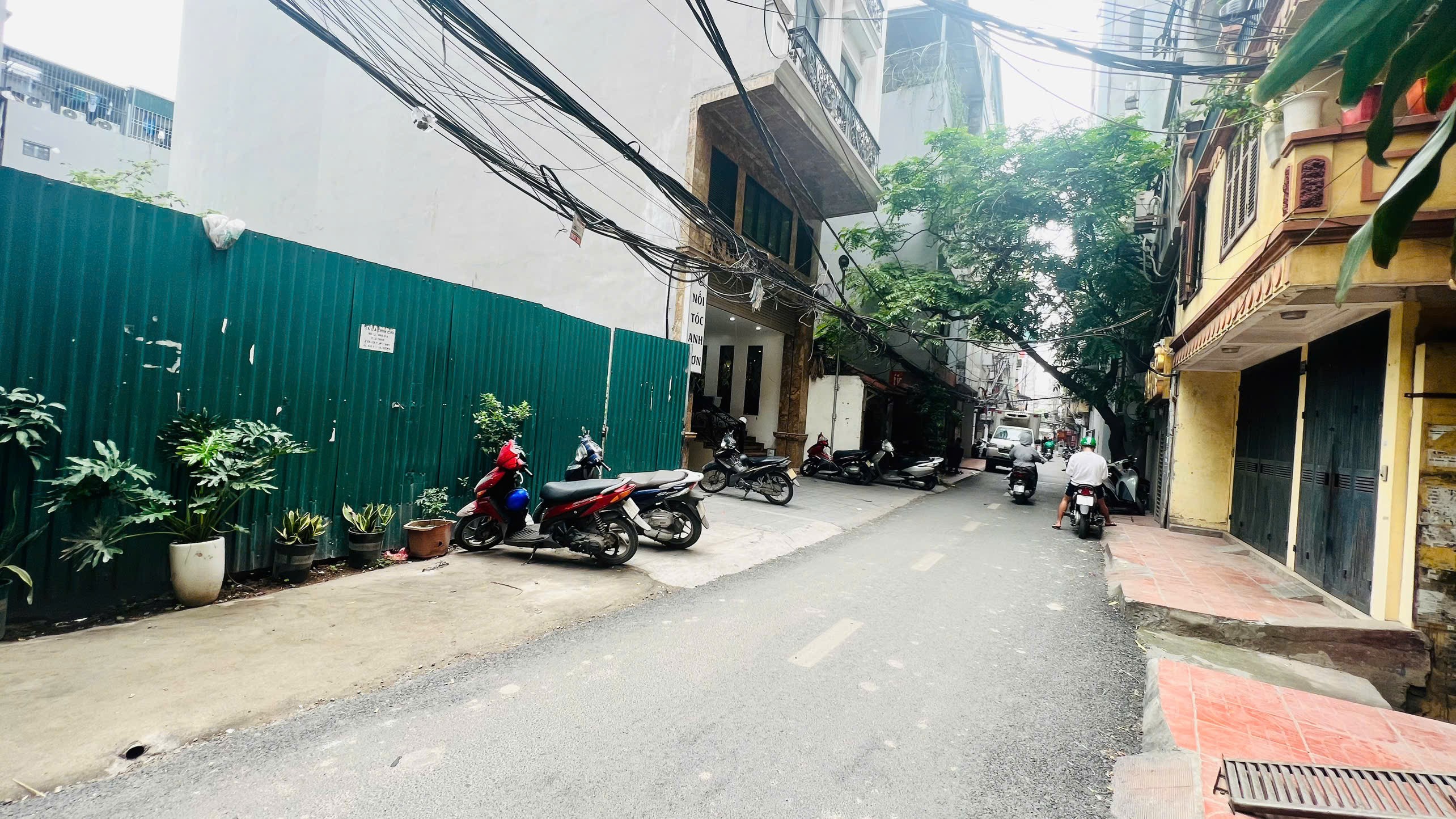 Mặt Phố Đê La Thành MT 8.5M 230M2 56 Tỷ Đoạn Phố Sạch đẹp QHOD