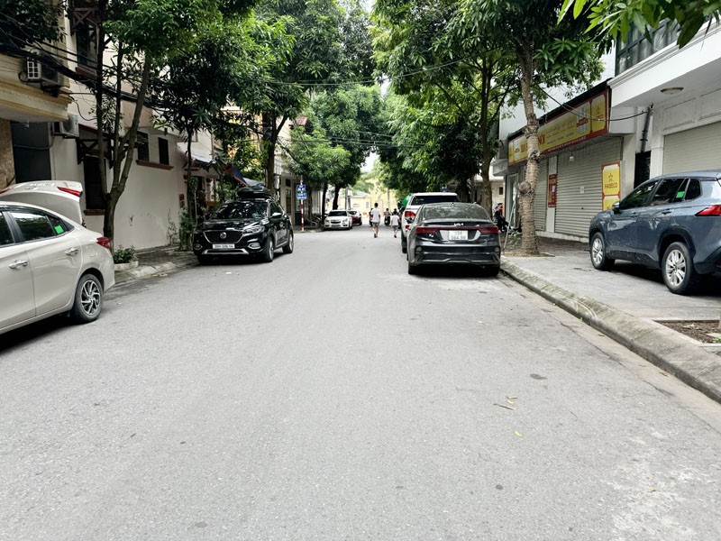Cần bán 58,8m2 nhà 4 tầng dân xây, khu tập thể 918, Phường Long Biên. An ninh tốt, dân trí cao 3
