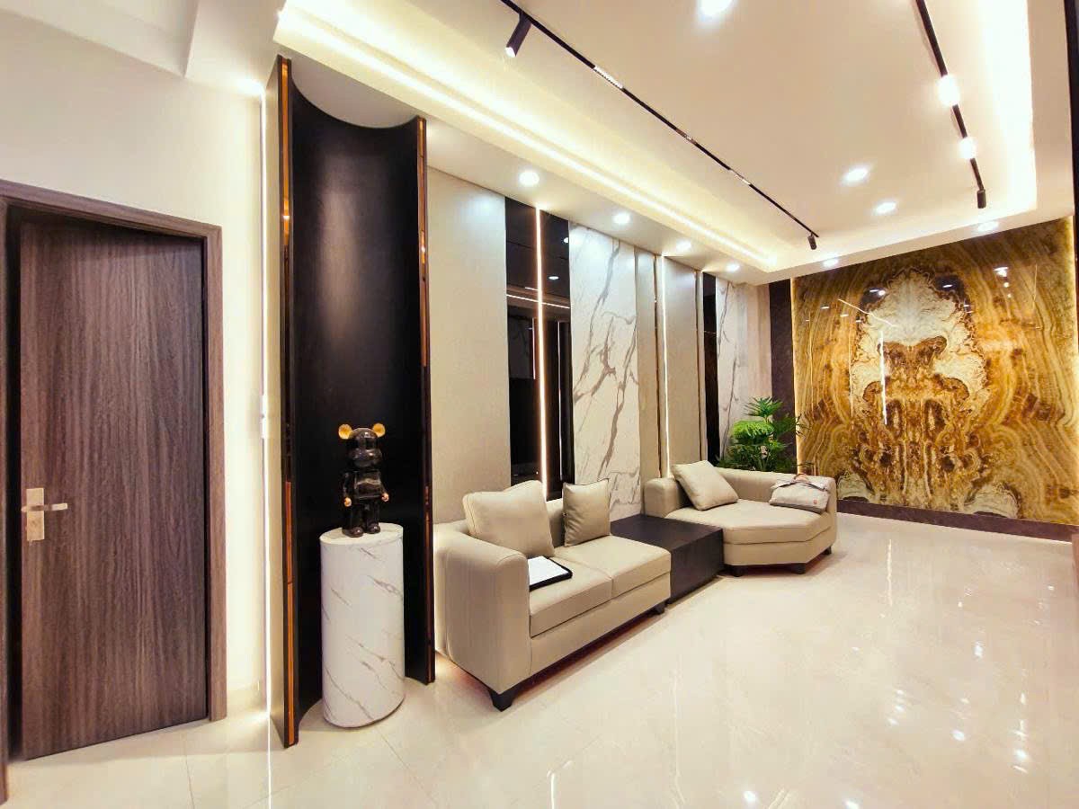 Bán Nhà Nguyễn Ngọc Nại, ô tô đậu cửa, thang máy 50m 6 tầng  giá 14,7 tỷ