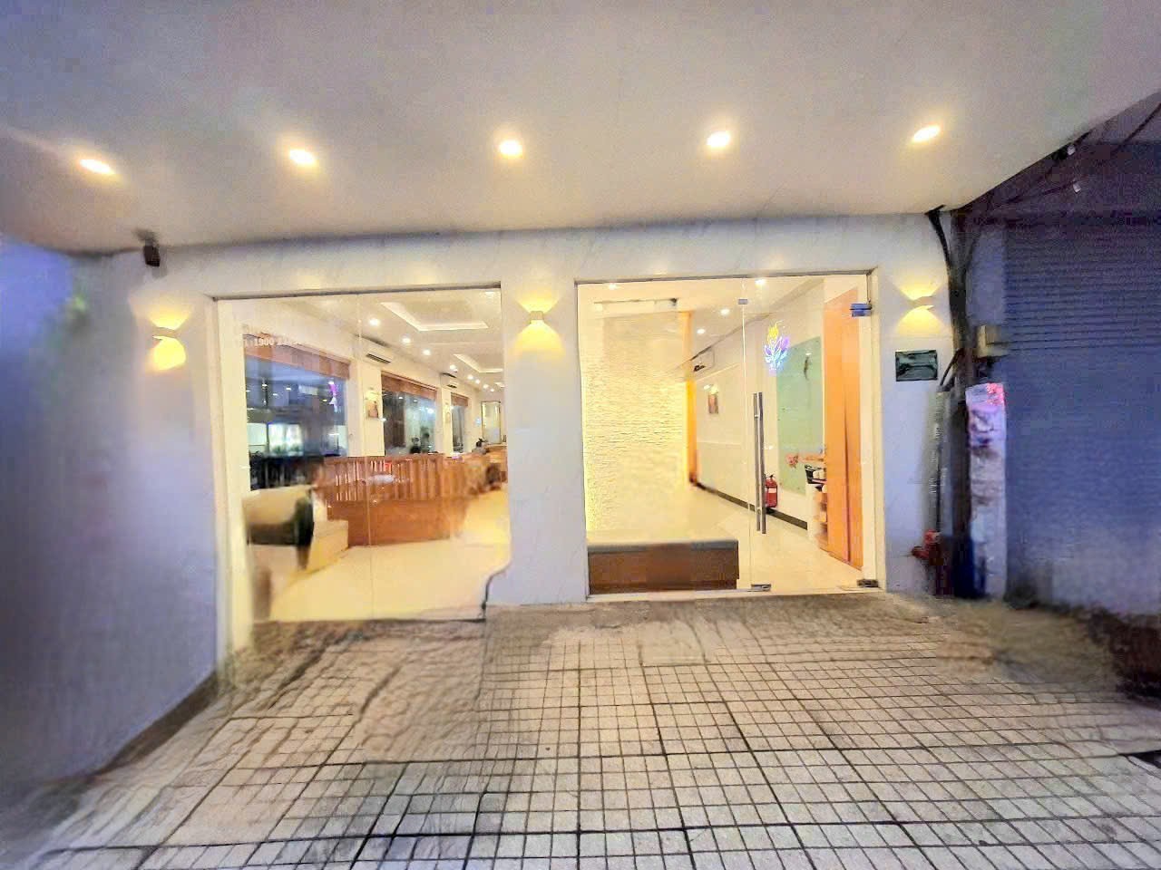 Cho thuê Nhà mặt tiền Phường 12, Quận 10, Diện tích 168m², Giá 130 Triệu/tháng