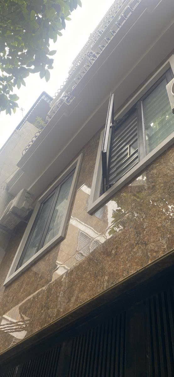 Cần bán Nhà mặt tiền đường Đê La Thành, Phường Giảng Võ, Diện tích 102m², Giá 38.5 Tỷ 3