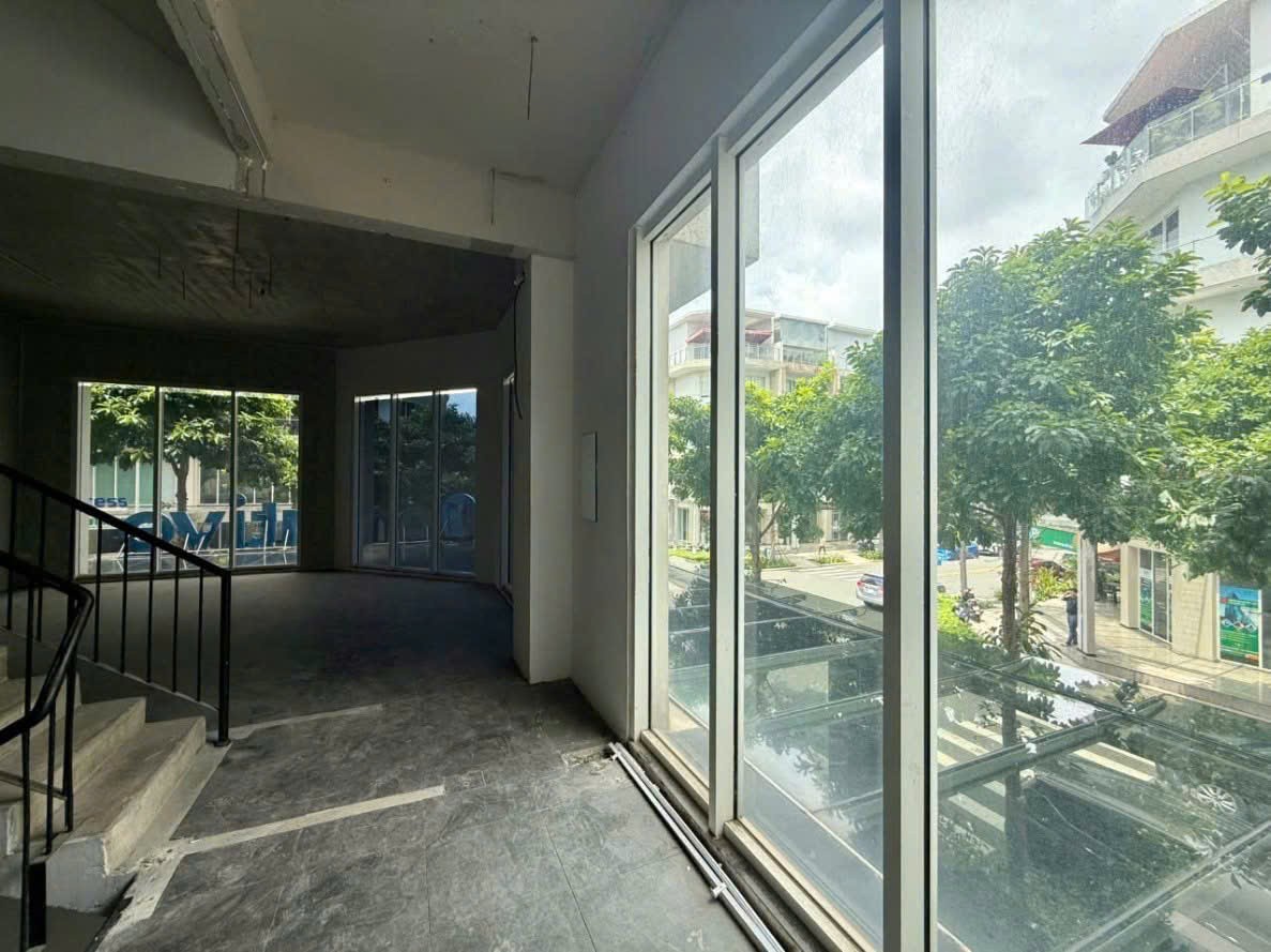 Cho thuê Nhà mặt tiền Phường Thủ Thiêm, Quận 2, Diện tích 120m², Giá Thương lượng