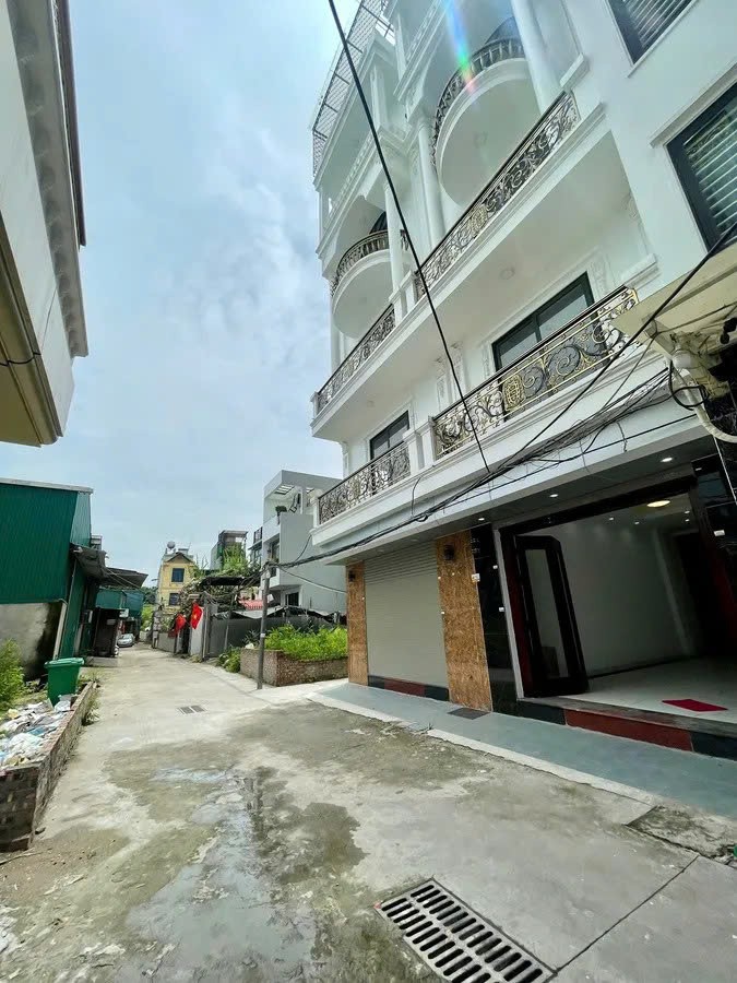 NHÀ MỚI Ở LUÔN Ô TÔ VÀO NHÀ Phố Bát Khối 45m2 X 6 tầng, mặt tiền  3.9m, 9.3 tỷ Long Biên.