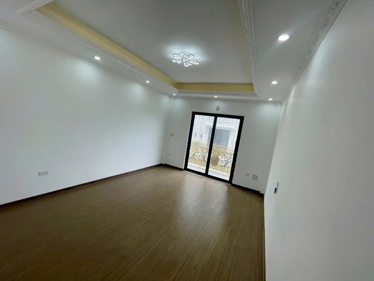 NHÀ MỚI Ở LUÔN Ô TÔ VÀO NHÀ Phố Bát Khối 45m2 X 6 tầng, mặt tiền  3.9m, 9.3 tỷ Long Biên. 4