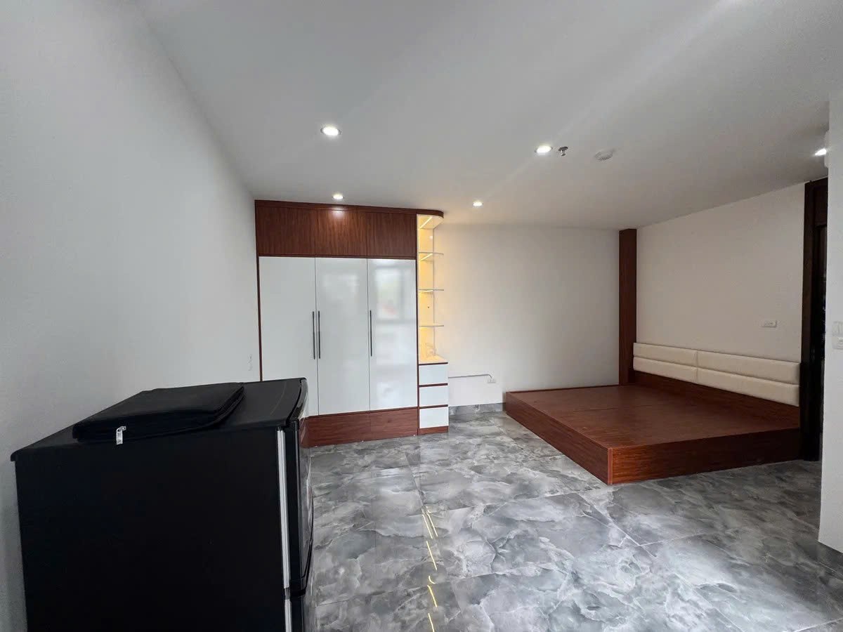 CĂN HỘ DÒNG TIỀN MẶT 10 PHÒNG KHÉP KÍN Phố Bát Khối 56/107m2 X 6 tầng X10.9 tỷ Long Biên.