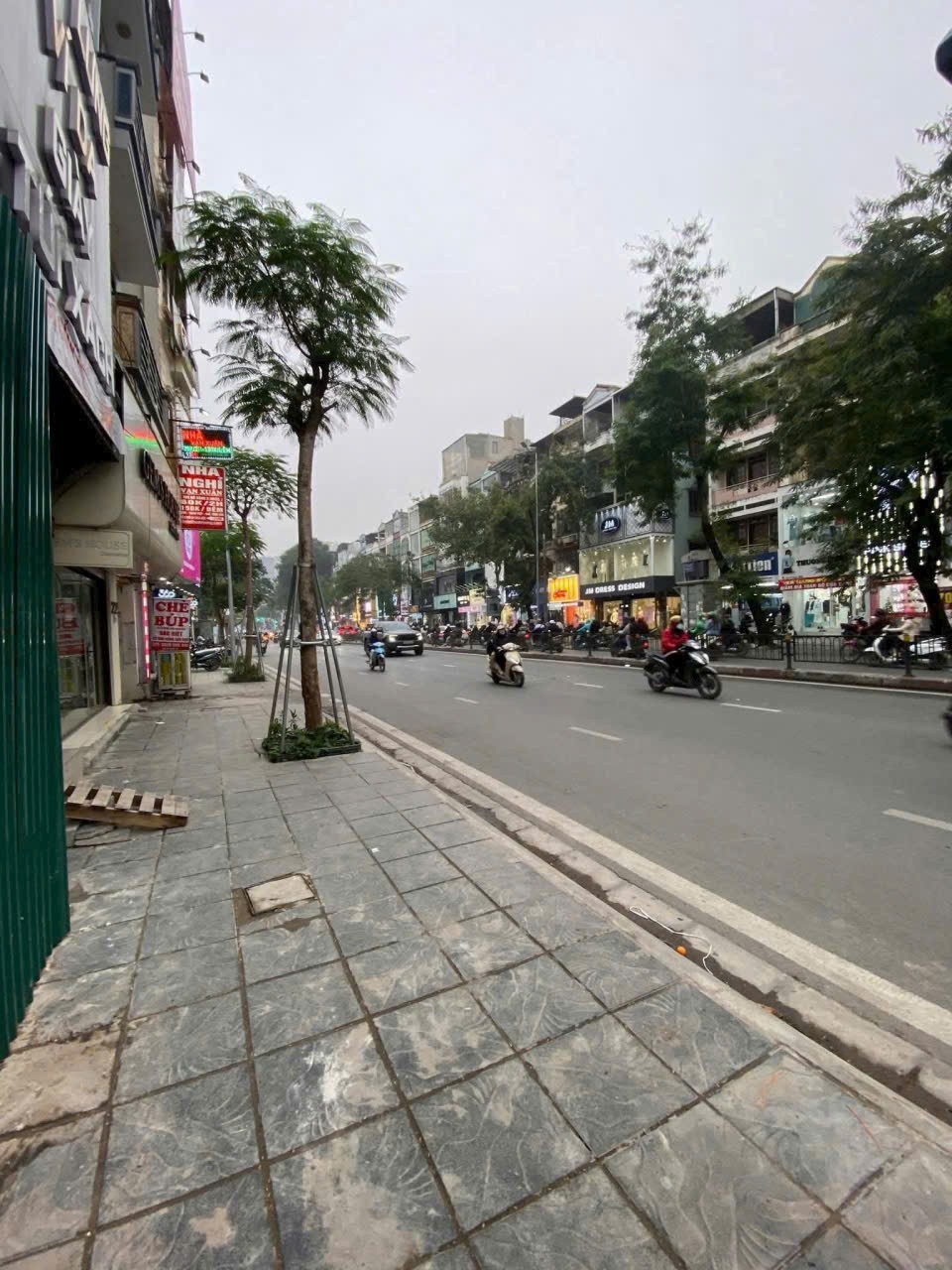 MẶT PHỐ KINH ĐÔ THỜI TRANG, TT Q ĐỐNG ĐA, KINH DOANH  CỰC ĐỈNH. LÀ EM PHỐ CHÙA BỘC
