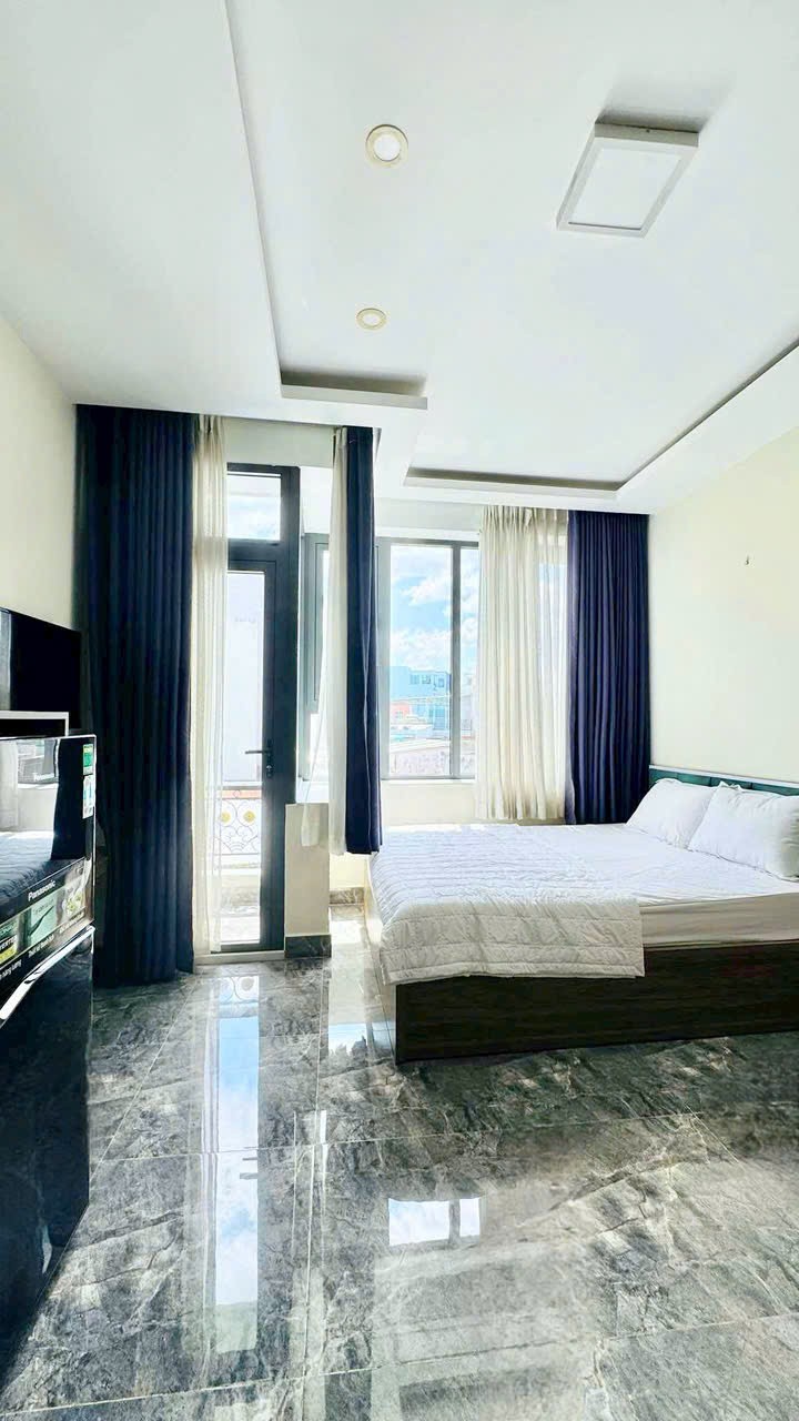 Bán nhà Quận 4- Doanh thu 3.6 tỷ/5năm- 6 Tầng 8 Căn hộ cao cấp duplex 52m2- HXH Nguyễn Khoái: 12 Tỷ 4