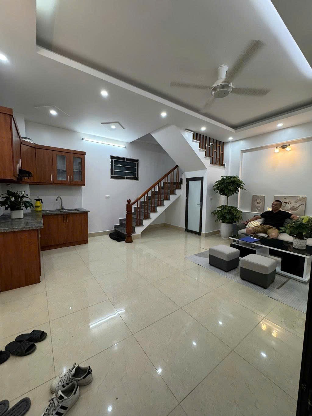 Nhà Đẹp Đông Ngạc – 30m² x 4 tầng – Mặt tiền 6m – Gần ô tô tránh – Giá chỉ 6,5 tỷ