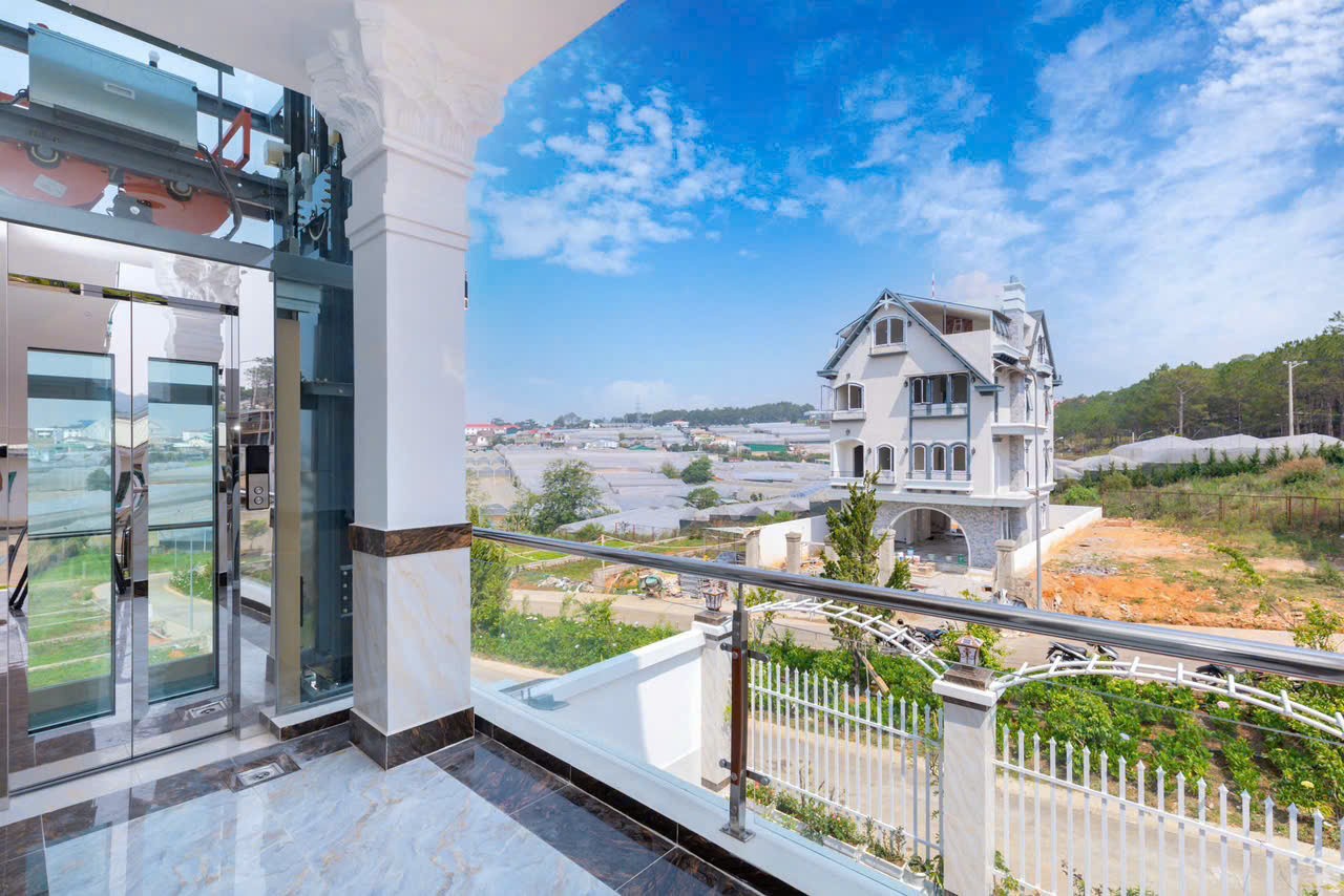CHO THUÊ VILLA CAO CẤP ĐÀ LẠT, LÂM VIÊN - VIEW THÔNG, NHÀ LỒNG, THANG MÁY, XE 45 CHỖ - 30 5