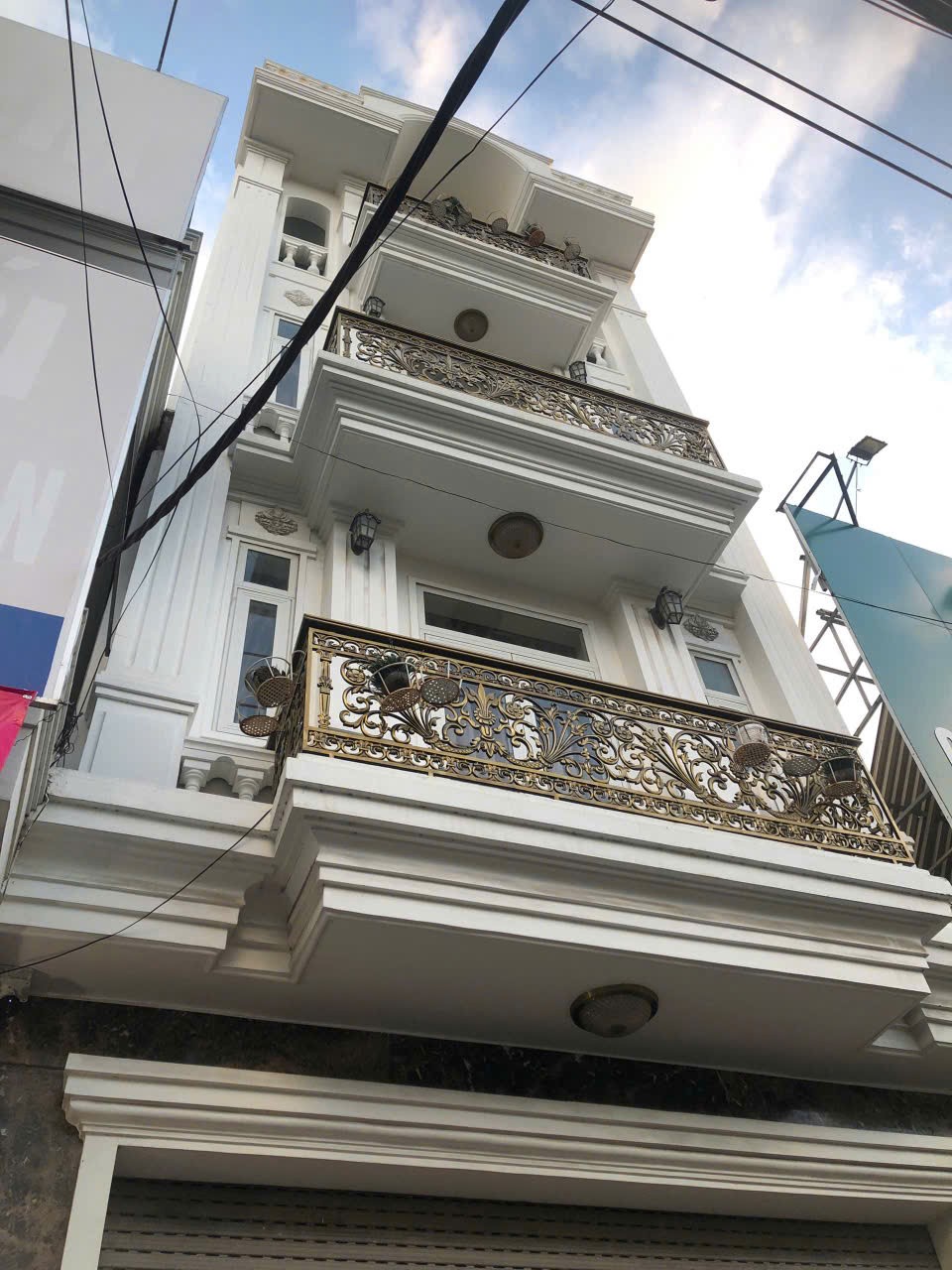 Bán nhà đẹp 4 tầng mặt tiền Lê Hồng Phong, Phước Long, Nha Trang giá chỉ 9,1 tỉ
