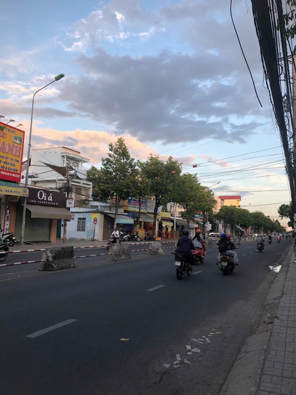 Bán nhà đẹp 4 tầng mặt tiền Lê Hồng Phong, Phước Long, Nha Trang giá chỉ 9,1 tỉ 2