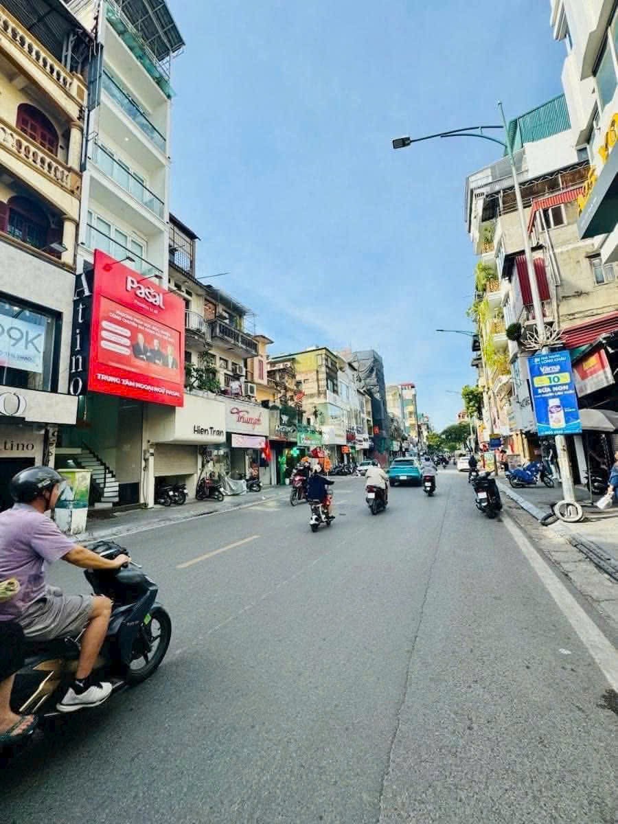 MỘT SIÊU PHẨM MẶT PHỐ BẠCH MAI VỪA MỚI ĐƯỢC LÊN SÓNG. . DIỆN TÍCH LỚN , NHÀ MỚI , THIẾT KẾ HIỆN 2