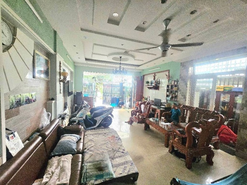 Bán nhà mặt phố đường Số 4C, Linh Xuân, Thủ Đức, TP HCM. DT 120 m2, 4 tầng, Giá 9.25  tỷ, sổ hồng