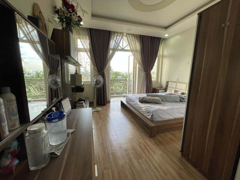 Bán nhà đường số 11, Trường Thọ, Thủ Đức, TP HCM. DT 90m2, 4 tầng, SHR. Giá 15.3 tỷ. 4