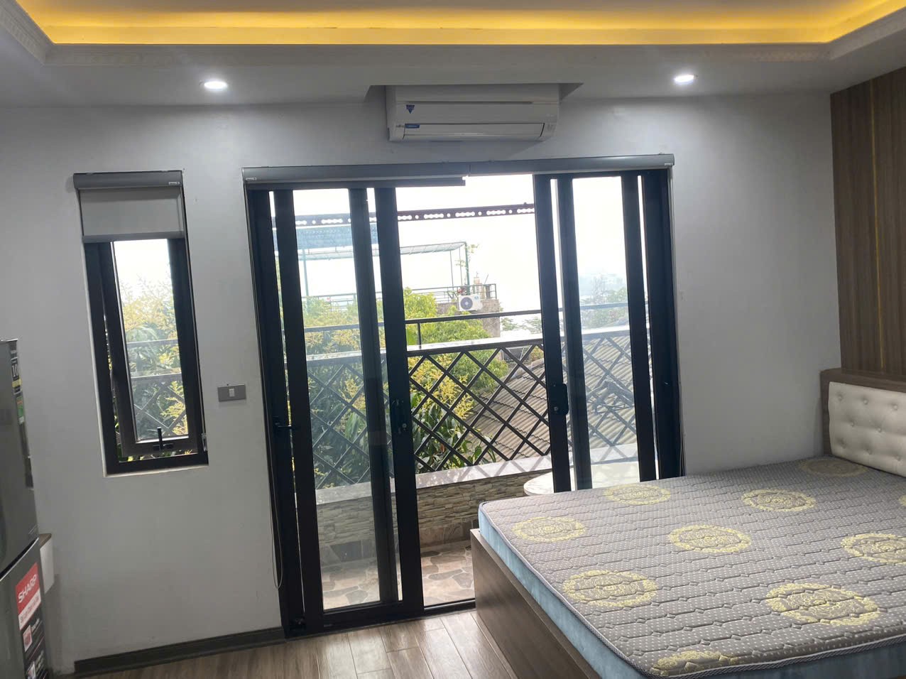 Cho thuê Căn Chung cư mini tại Phố Trích, Tây Hồ. Ban công thoáng View toàn mặt hồ. Chỉ 7tr