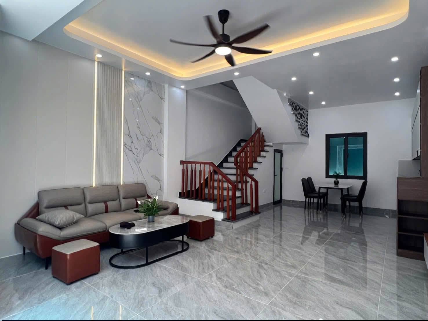 Bán căn nhà 3 tầng ngõ phố Phan Chu Trinh, ph Nhị Châu, TP HD, 41.5m2, mt 5m, 3 ngủ, 1.8x tỷ 2