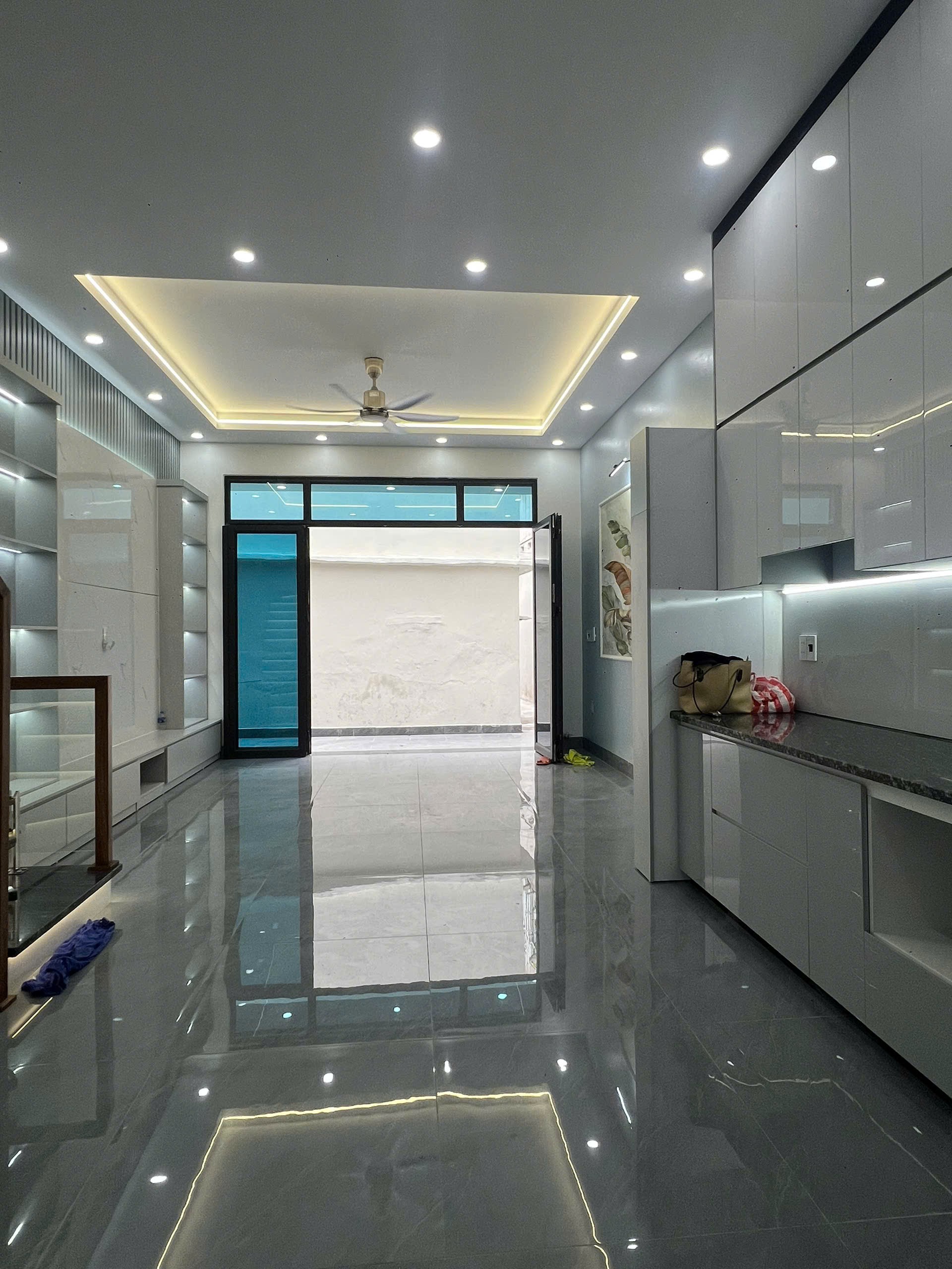 Nhà 3 tầng Lê Thanh Nghị 45m2 hướng Nam giá 2.x tỷ