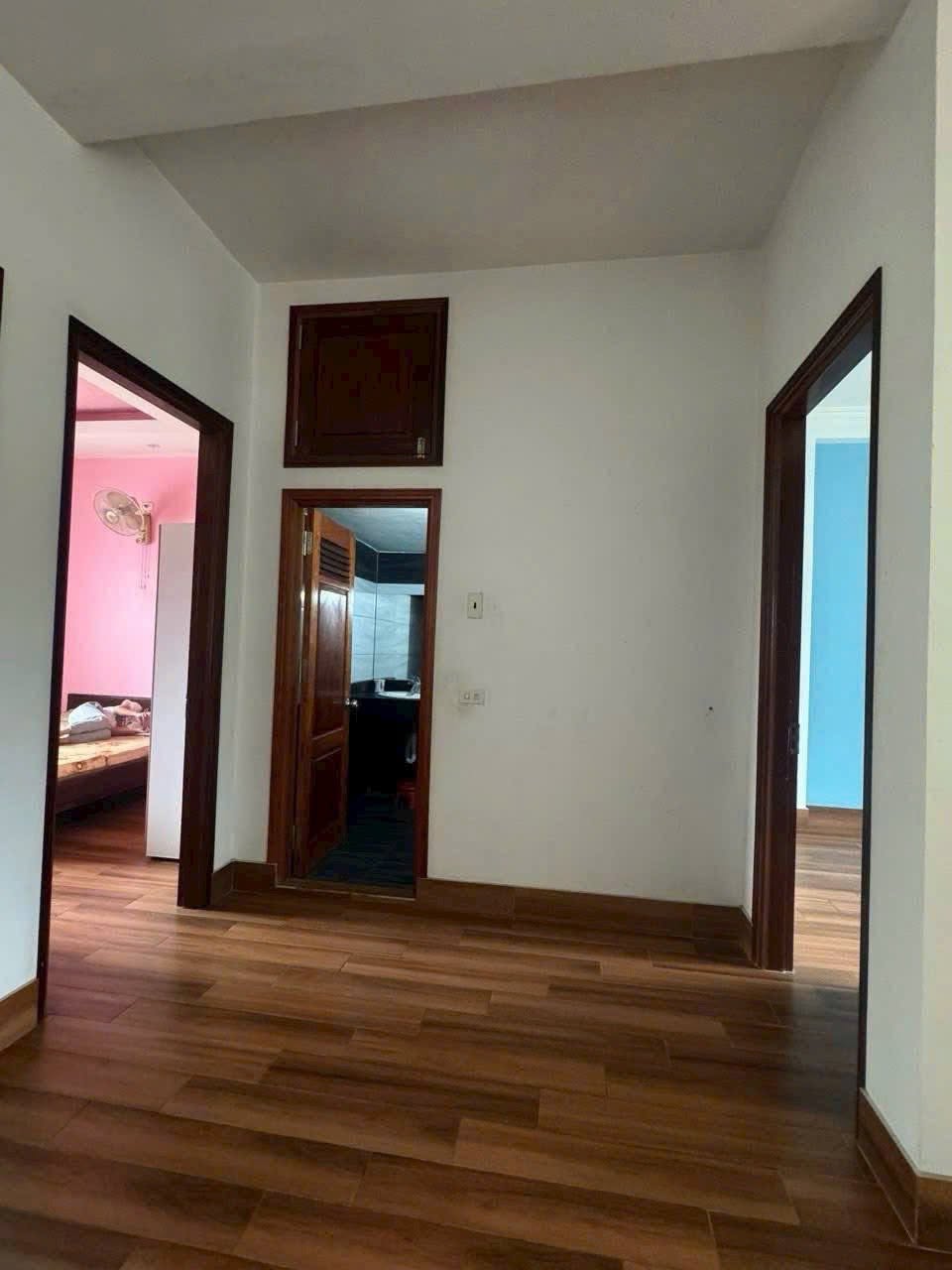 Cho thuê căn biệt thự mini 2 tầng mặt phố khu Hải Tân, TP Hải Dương, 128m2, 4 ngủ, sân cổng, giá tố 2