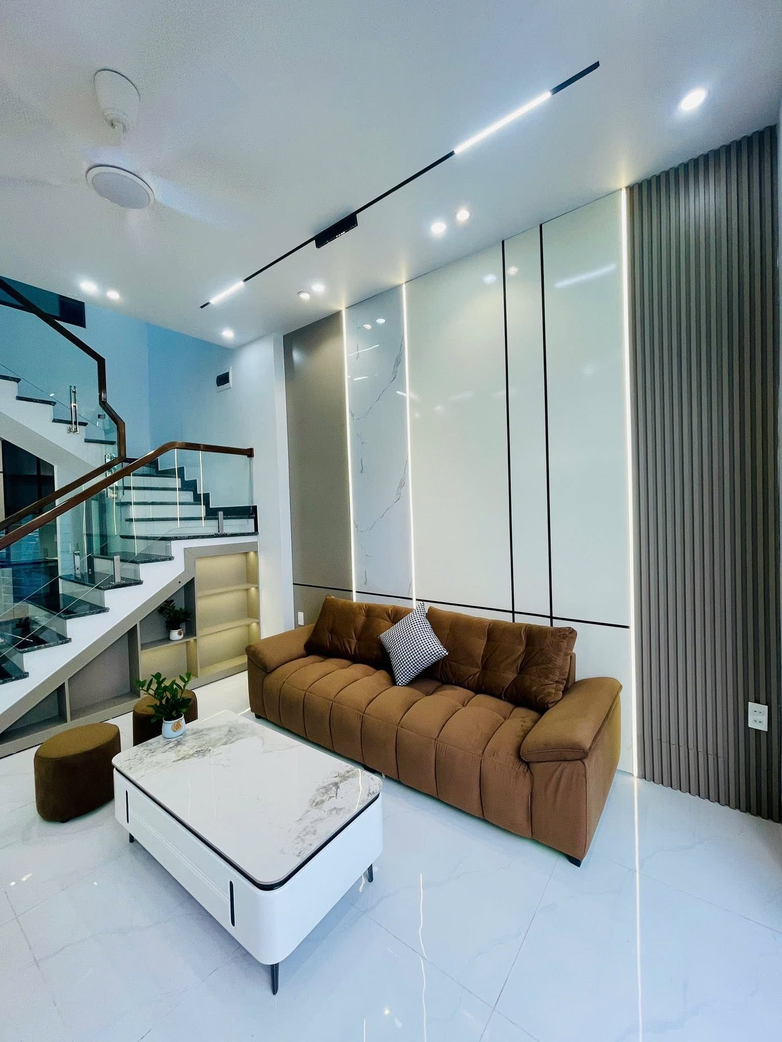 Bán căn nhà 3 tầng ngõ 381 Nguyễn Lương Bằng, ph Thanh Bình, TP HD, 46m2, mt 4.2m, 3 ngủ, 2.68 tỷ 2