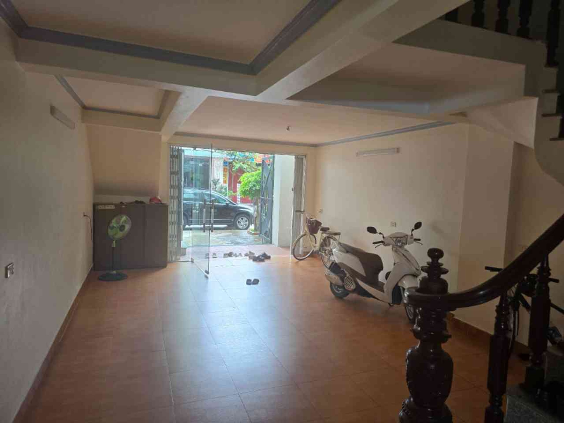 Bán nhà Ngọc Thụy gần chợ 12 tỷ 60m ô tô đỗ,gần phố,Long Biên 2