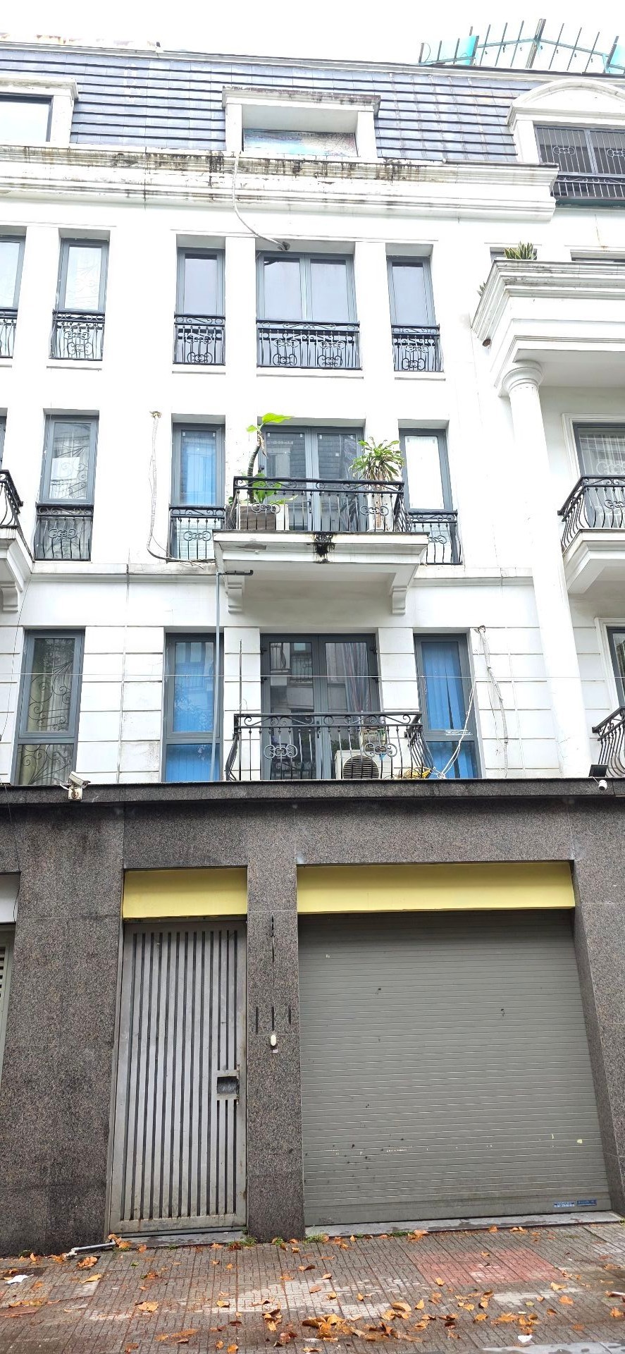 Bán nhà đẹp Thạch Bàn 12 tỷ 60m gần phố,gần công viên