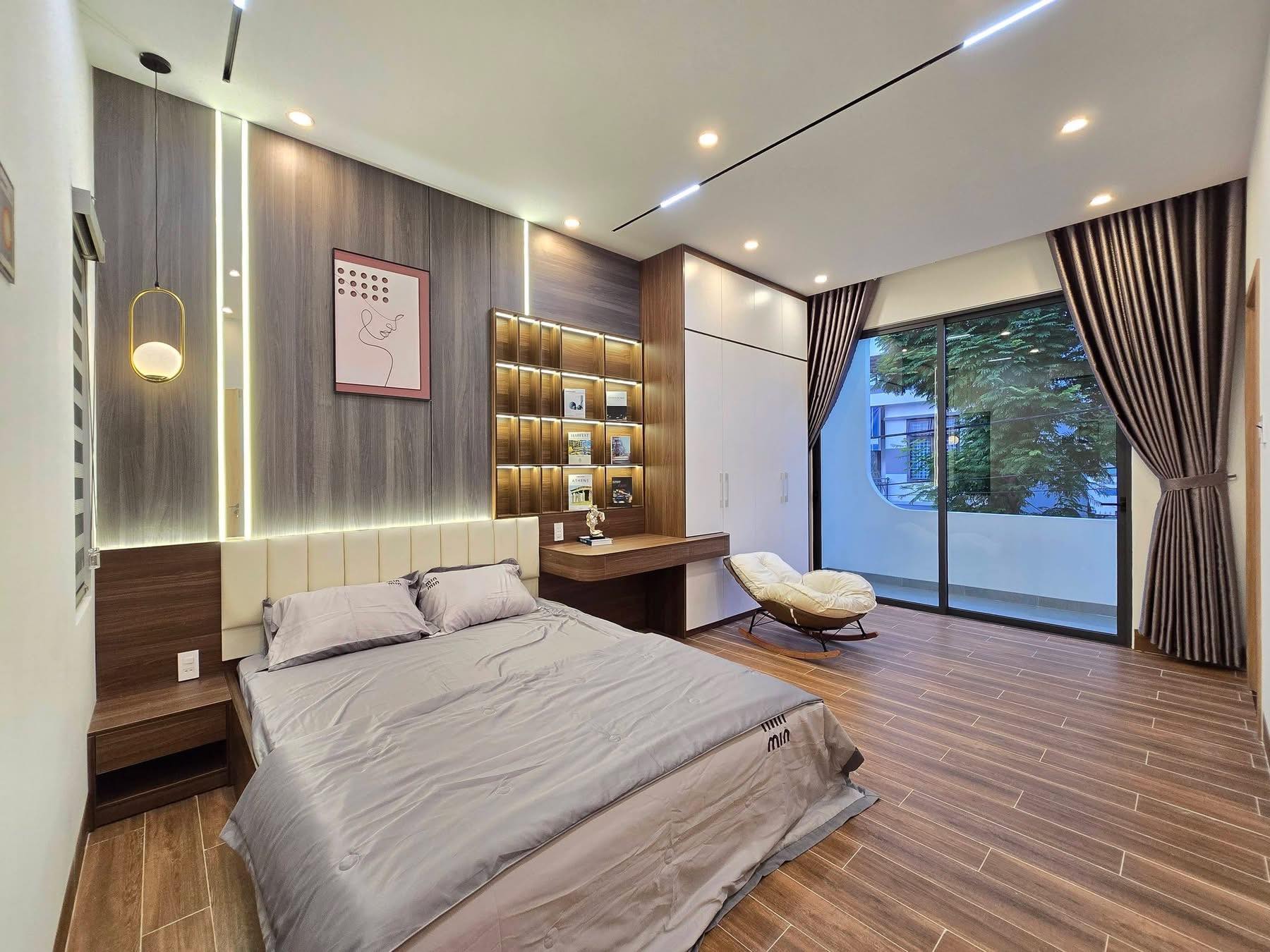 BÁN NHÀ 3 TẦNG 3 MÊ ĐƯỜNG HÒA MINH 10 - GẦN BÃI TẮM BIỂN