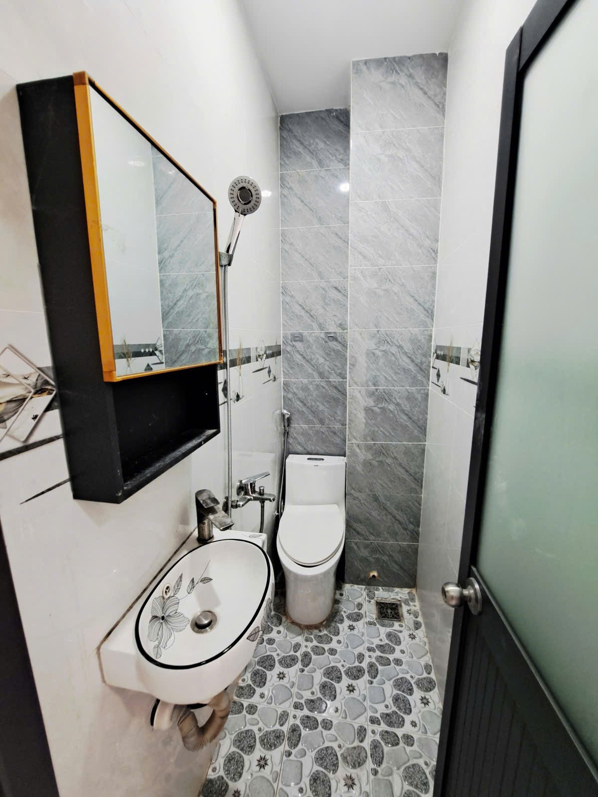 CHIẾN LƯỢC GIÁP TÂN HÒA ĐÔNG HẺM XE HƠI - 27M2 4 TẦNG ĐÚC 4PN 3WC SÂN THƯỢNG CHỈ 4.5 TỶ 12