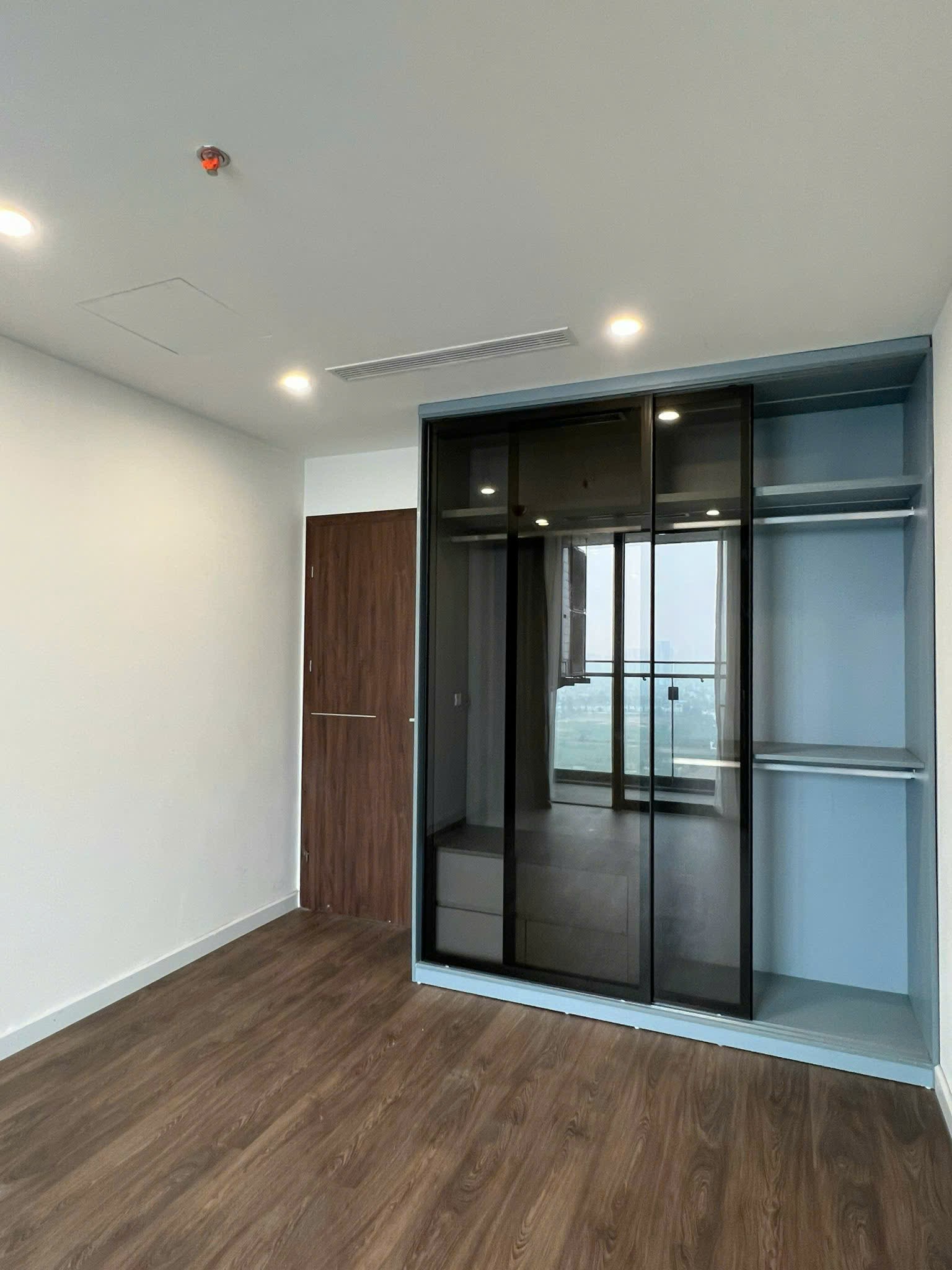 CHO THUÊ CH GÓC 3PN SUNSHINE GOLDEN RIVER  VIEW CÔNG VIÊN 66HA  30 TRIỆU/THÁNG 3