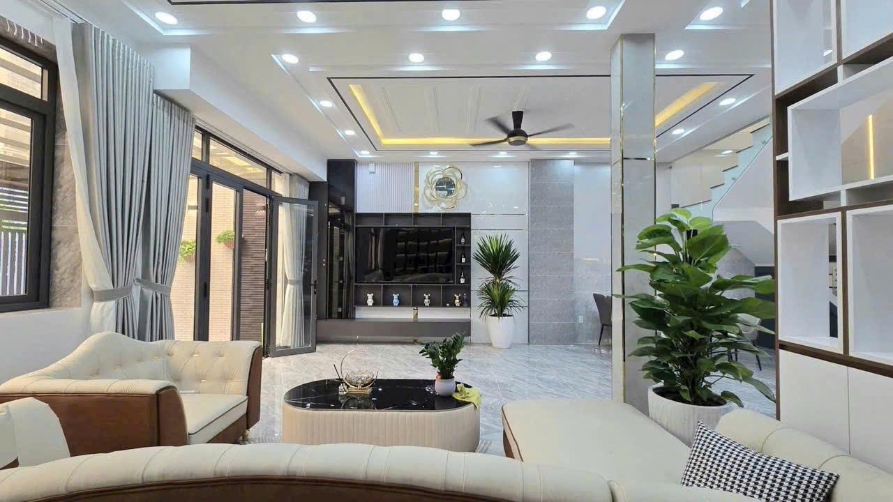 Nhà cạnh Quận 7, hẻm xe hơi Huỳnh Tấn Phát, 7.5x16m, 8.3 tỷ 2
