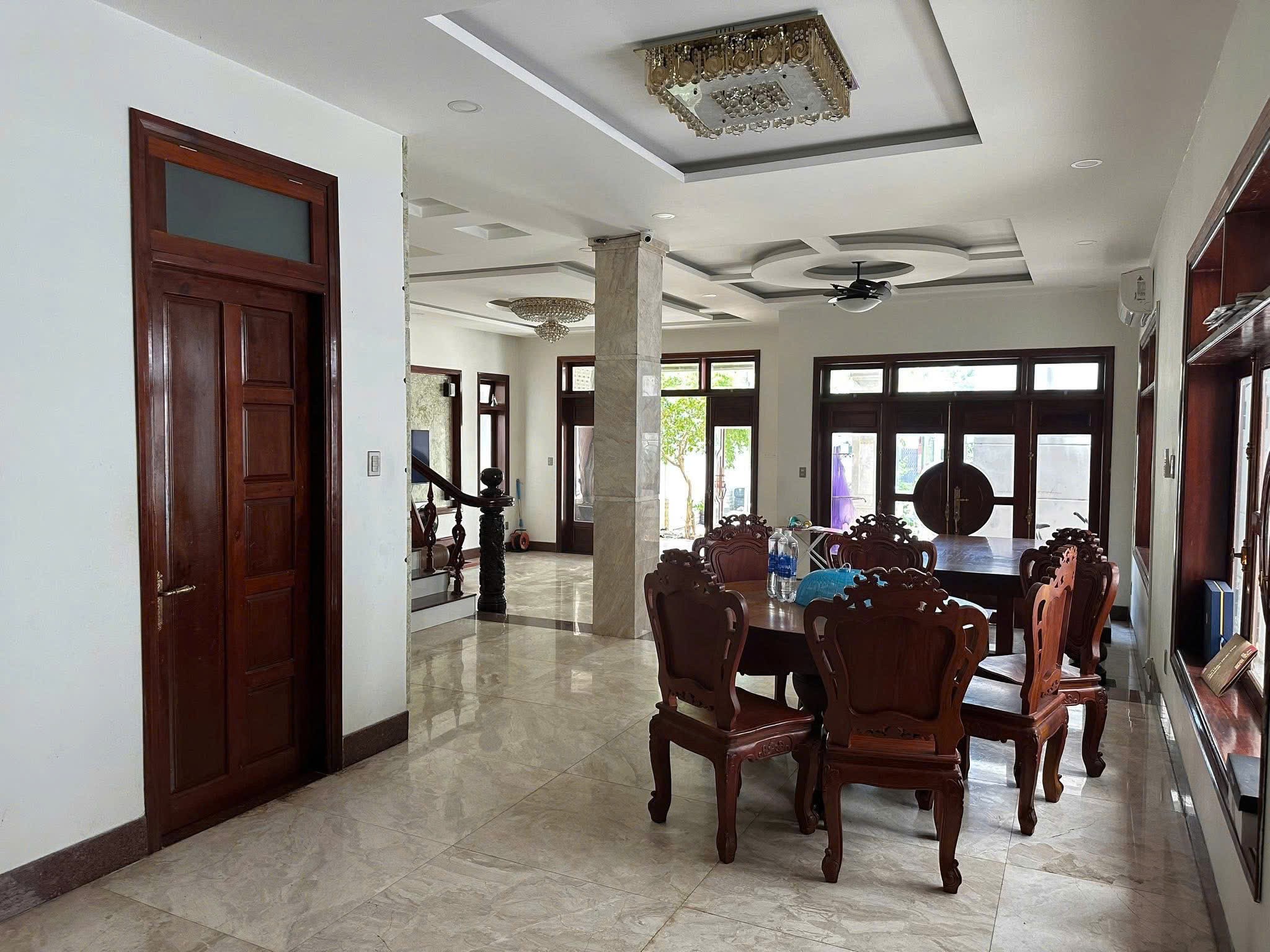 Cho thuê nhà đường Núi thành Hải Châu mặt tiền biệt thự nguyên căn 700m2  giá tốt 2