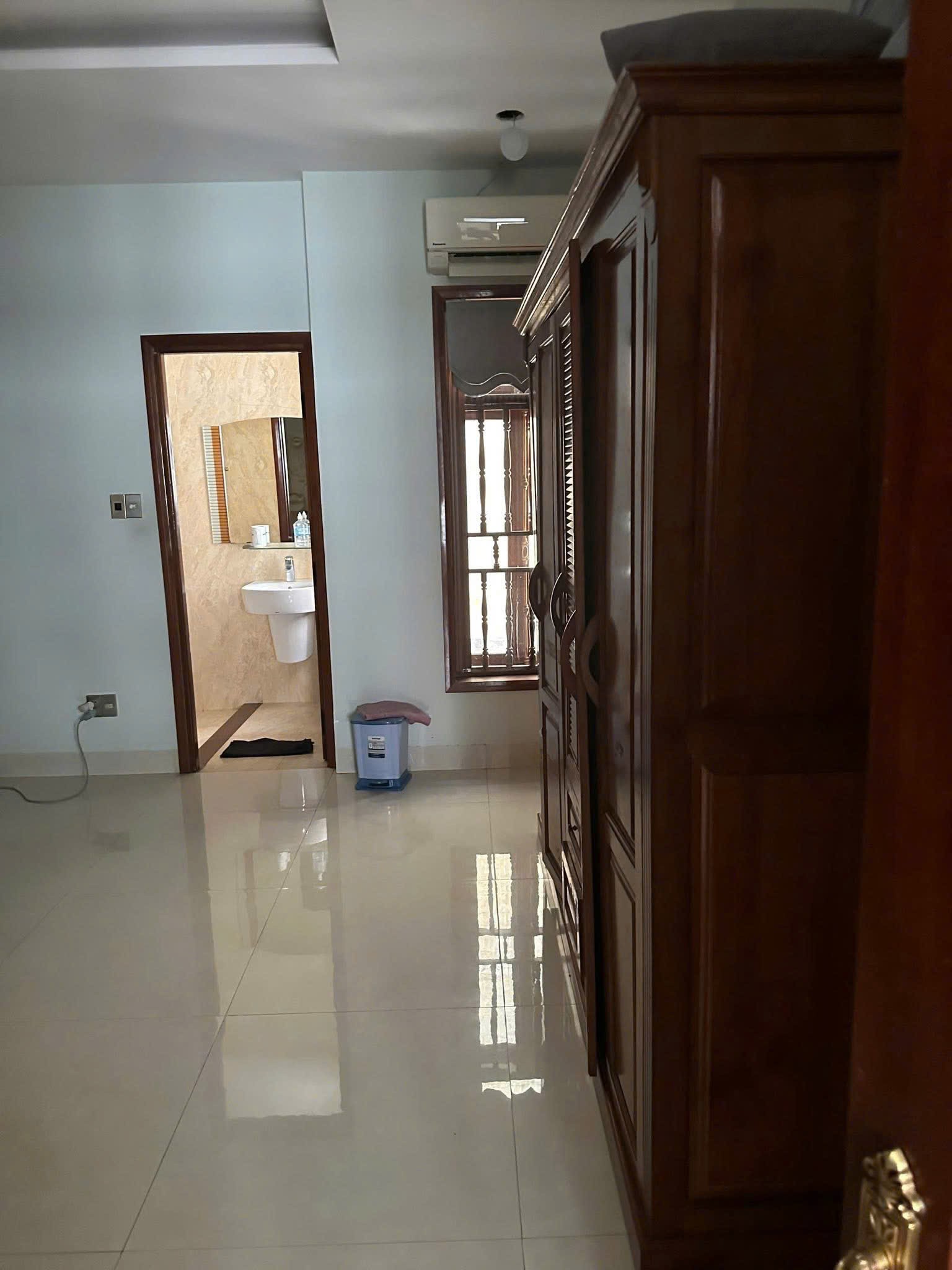 Cho thuê nhà đường Núi thành Hải Châu mặt tiền biệt thự nguyên căn 700m2  giá tốt 4