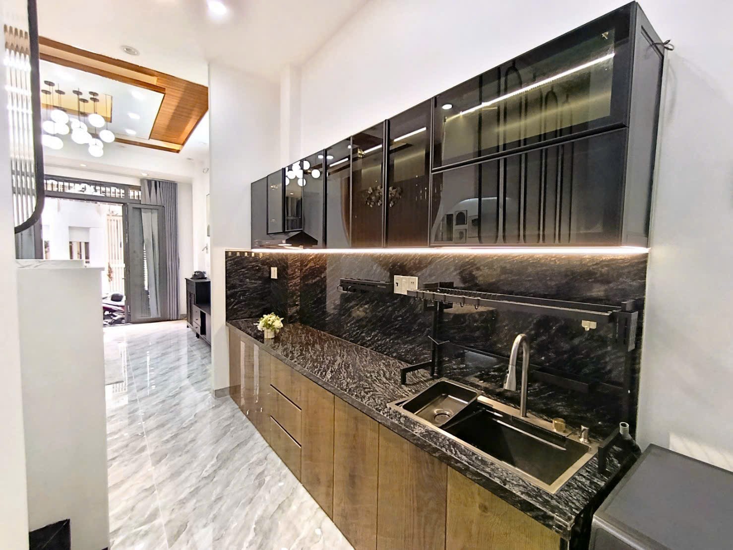 SIÊU PHẨM 4 TẦNG - CẦU NGUYỄN TRI PHƯƠNG QUẬN 8 GIÁP QUẬN 5 - TẶNG FULL NỘI THẤT - NHỈNH 7 TỶ TL 2