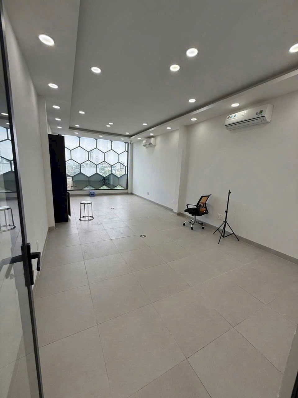 Cần bán Văn phòng Phường Trường Thọ, Thủ Đức, Diện tích 72m², Giá 12.8 Tỷ 2