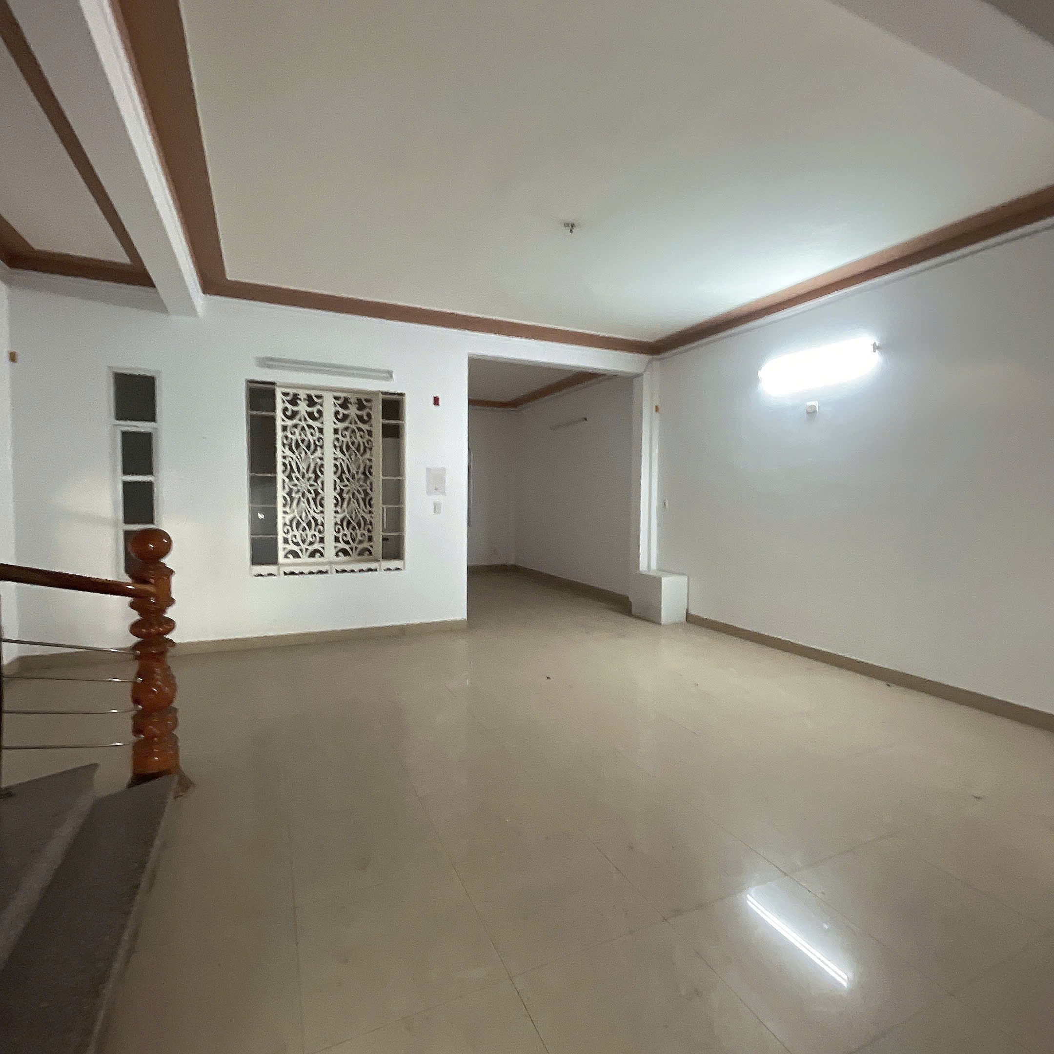 Cho Thuê Nhà Mặt Tiền Đường 2/9 Hải Châu 750m² – Giá Chỉ 50 Triệu, có thang máy 3