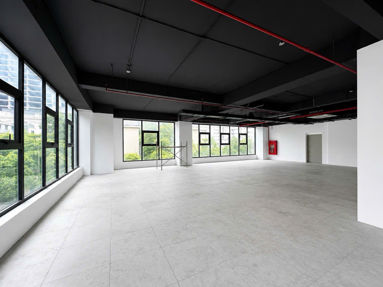 Cần cho thuê 1200m chân đế tại Trung Kính, hoạt động 24/7, kinh doanh mọi mô hình, sẵn bàn giao 3