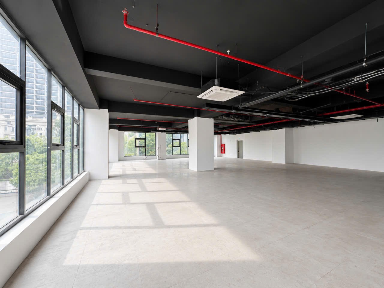 Cần cho thuê 1200m chân đế tại Trung Kính, hoạt động 24/7, kinh doanh mọi mô hình, sẵn bàn giao 5