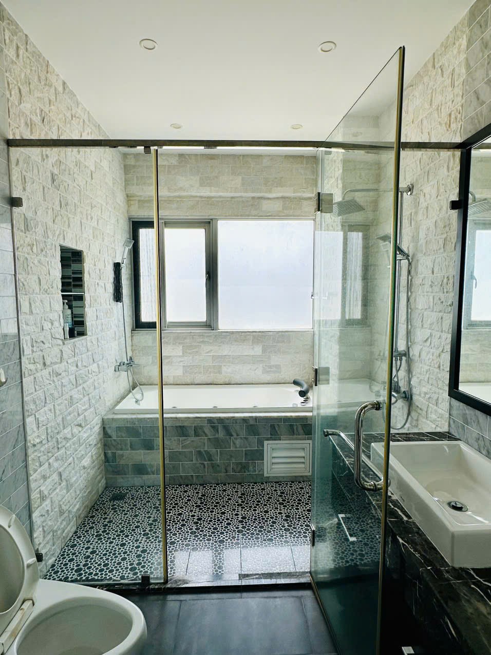 Cho thuê Căn hộ chung cư Phường Phú Mỹ, Quận 7, Diện tích 330m², Giá Thương lượng 8