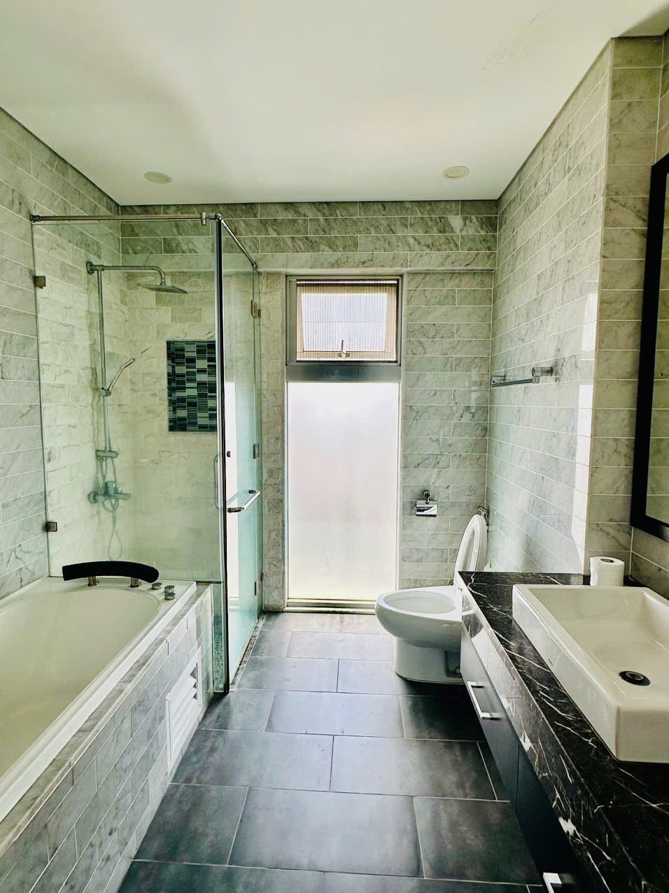 Cho thuê Căn hộ chung cư Phường Phú Mỹ, Quận 7, Diện tích 330m², Giá Thương lượng 11