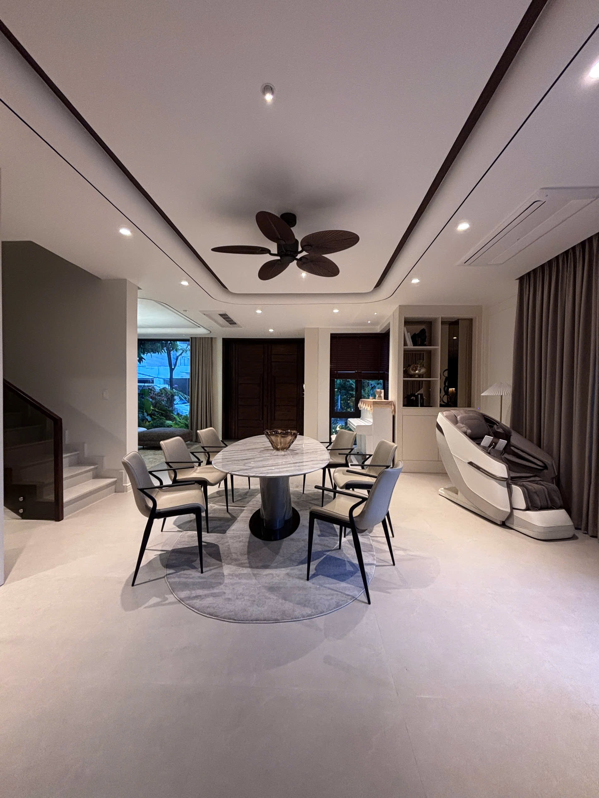 Cho thuê Biệt thự Phường Phú Hữu, Quận 9, Diện tích 200m², Giá Thương lượng 4