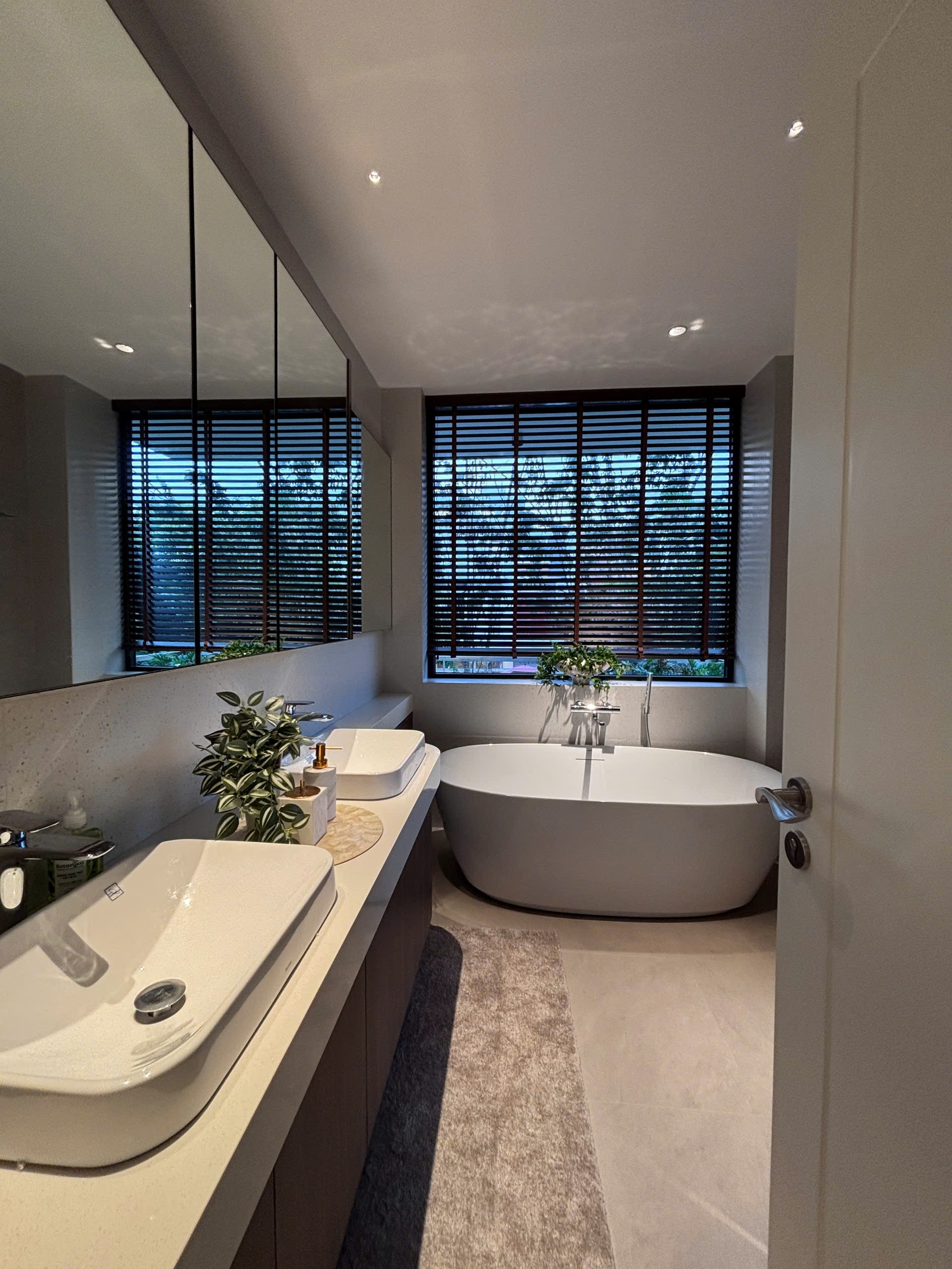 Cho thuê Biệt thự Phường Phú Hữu, Quận 9, Diện tích 200m², Giá Thương lượng 6