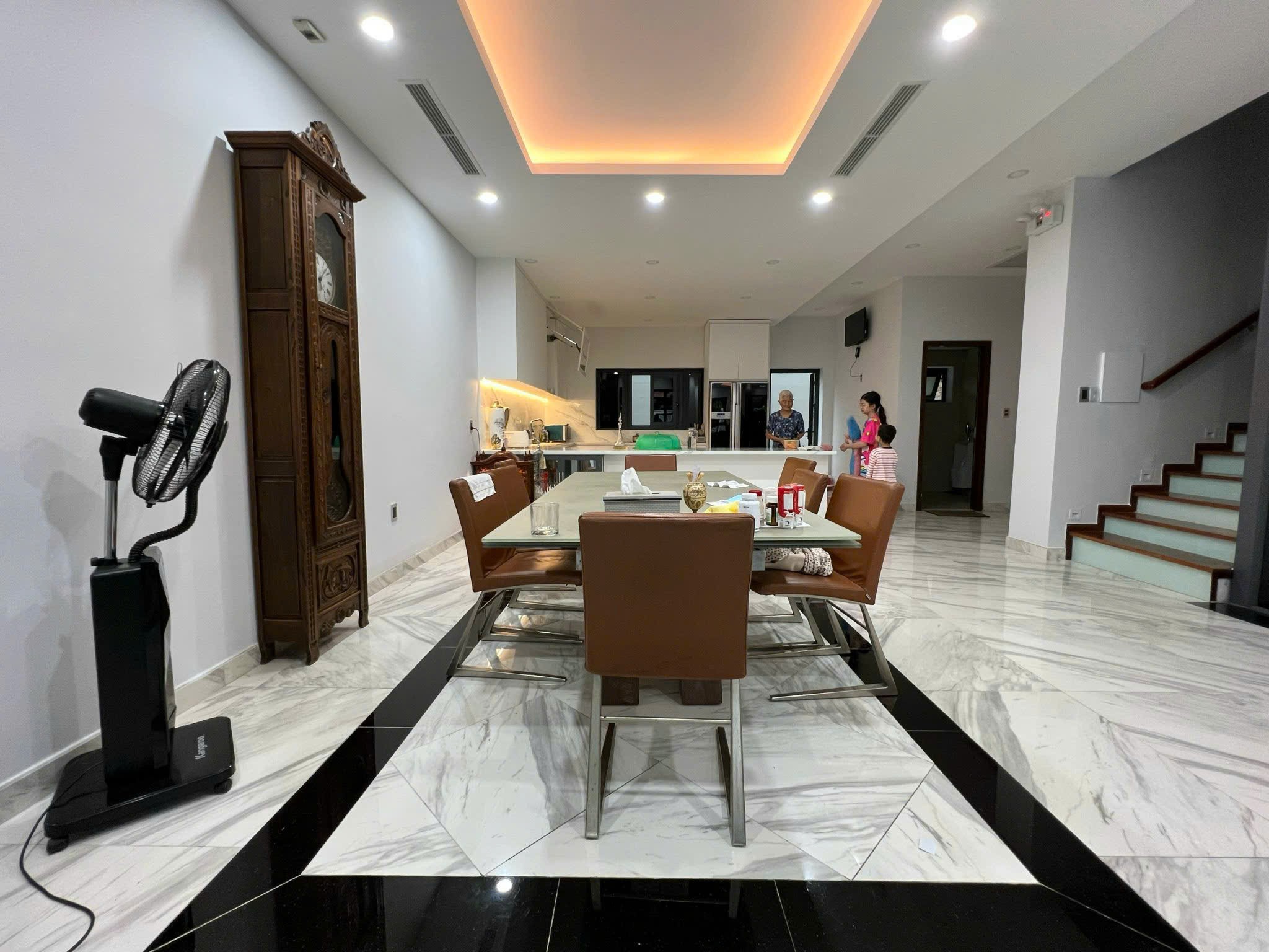 Cho thuê Nhà mặt tiền Quận 7, Hồ Chí Minh, Diện tích 144m², Giá Thương lượng 14