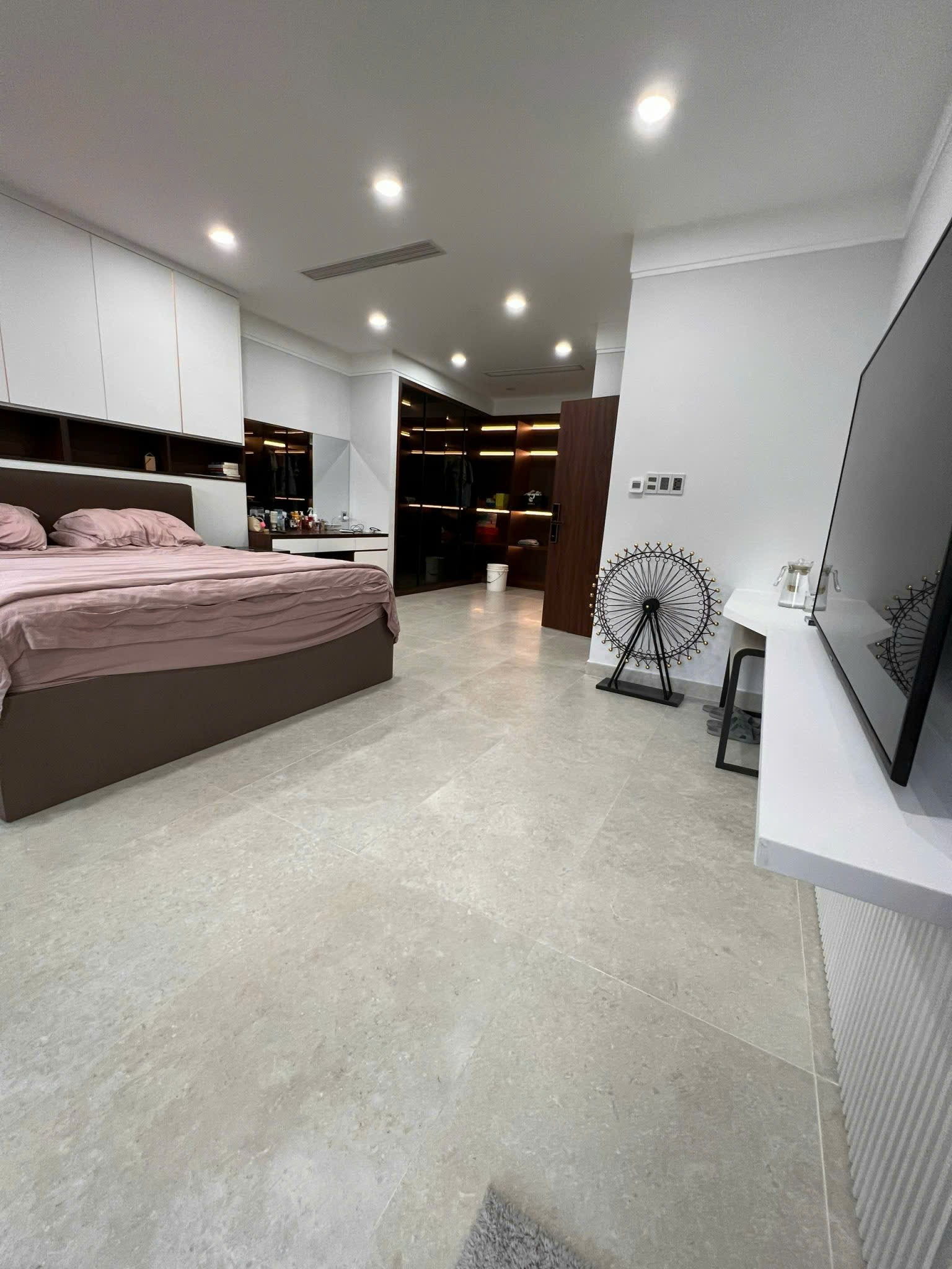 Cho thuê Nhà mặt tiền Quận 7, Hồ Chí Minh, Diện tích 144m², Giá Thương lượng 2