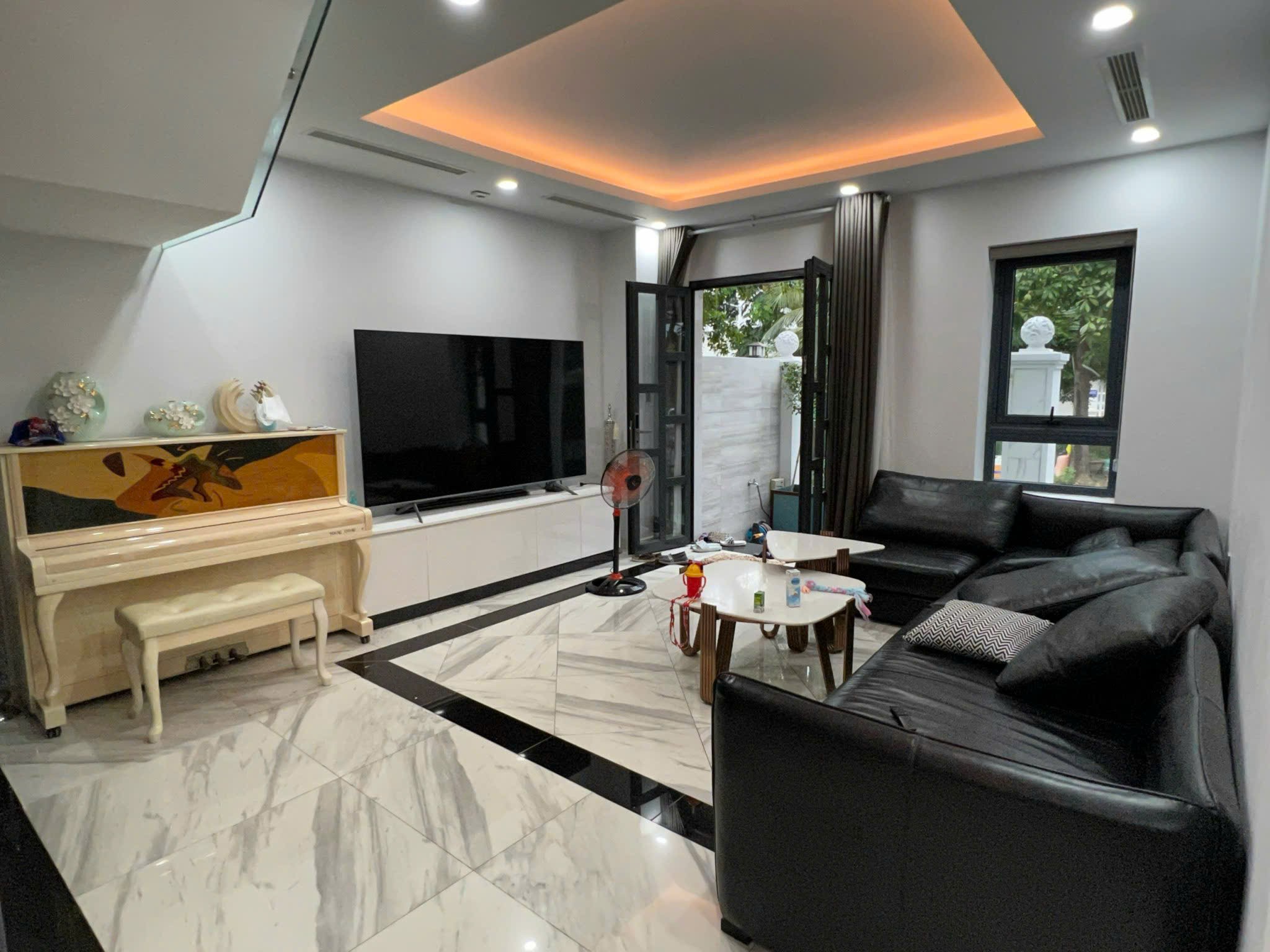 Cho thuê Nhà mặt tiền Quận 7, Hồ Chí Minh, Diện tích 144m², Giá Thương lượng 10