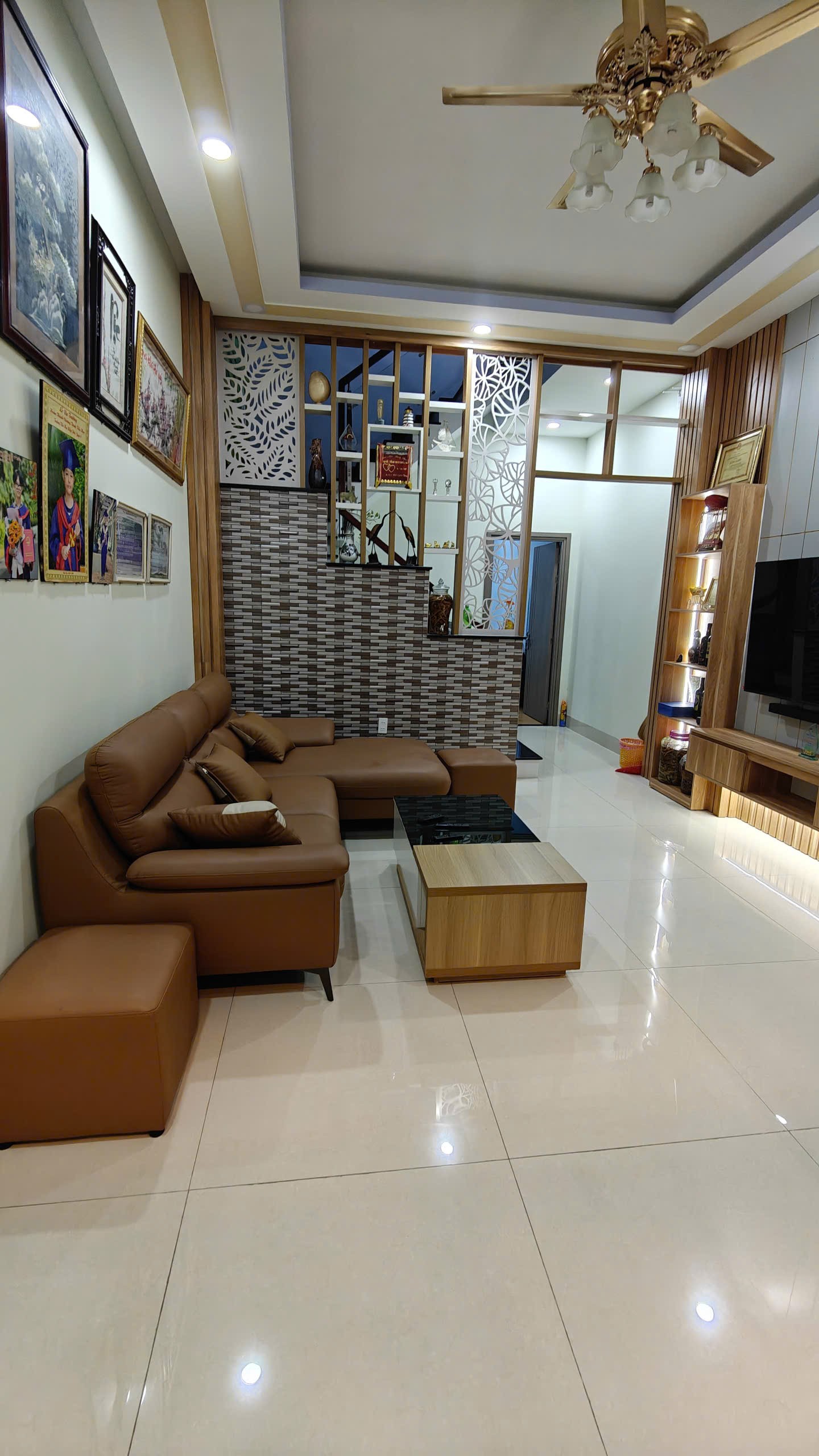 Cần bán Nhà mặt tiền Phường Hiệp Phú, Quận 9, Diện tích 71m², Giá 09.5 Tỷ 2
