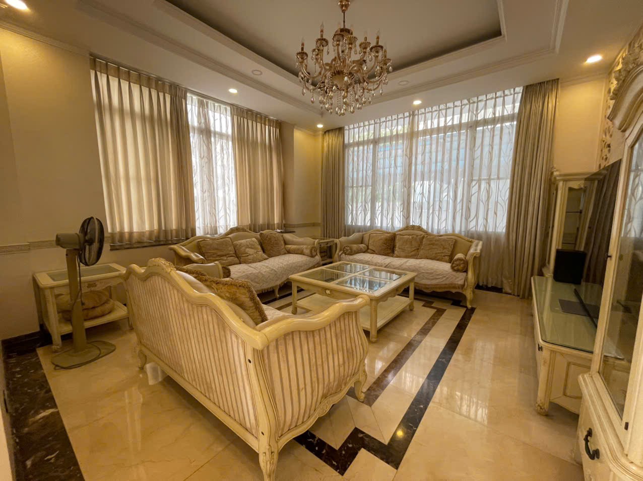 Cho thuê Biệt thự Phường Phú Mỹ, Quận 7, Diện tích 275m², Giá 100 Triệu/tháng 2