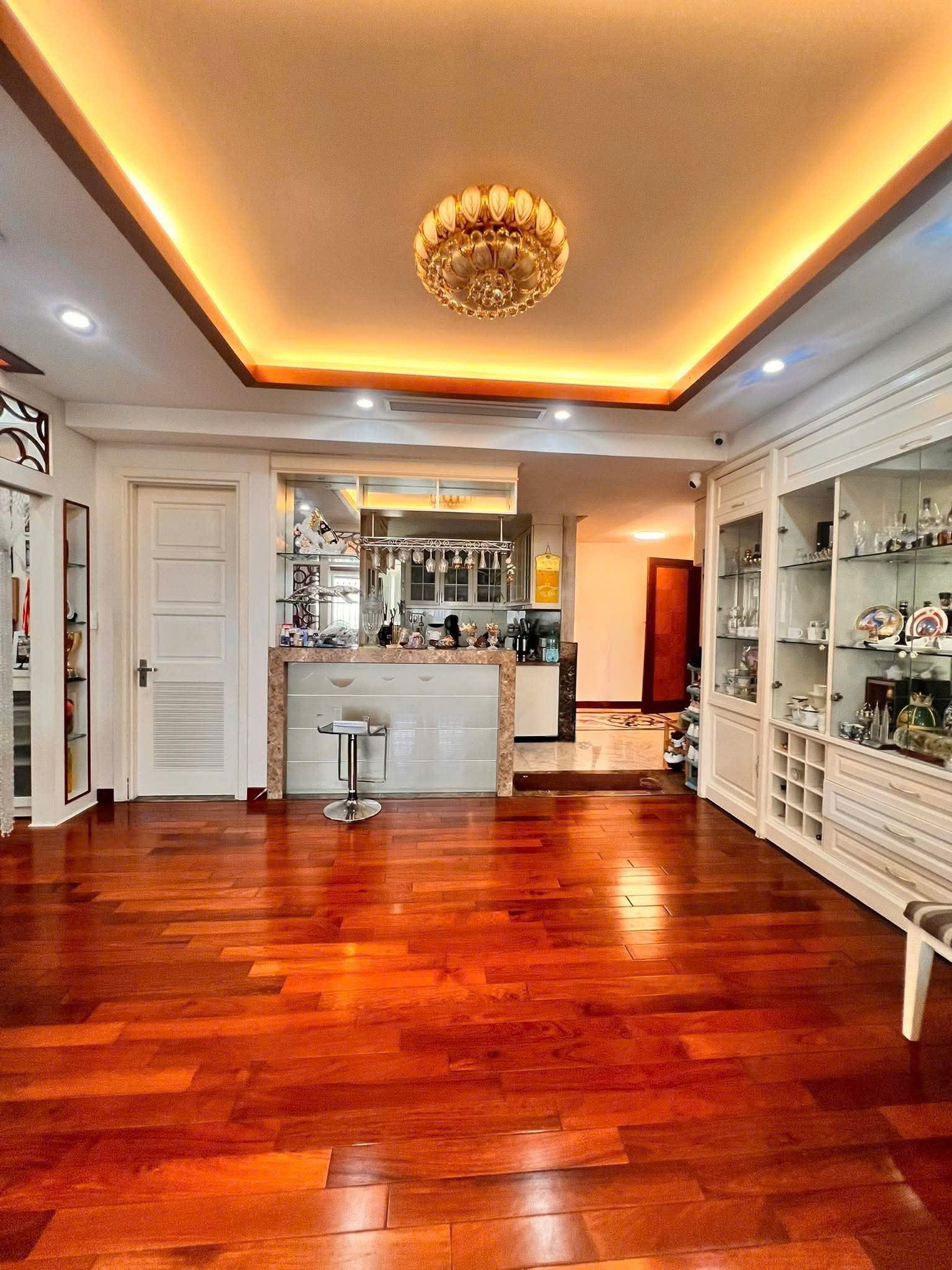 BÁN CH 4PN E5 CIPUTRA  142M²  NỘI THẤT GỖ GIÁNG HƯƠNG  GẦN GA METRO SỐ 2  GIÁ 16 TỶ 4